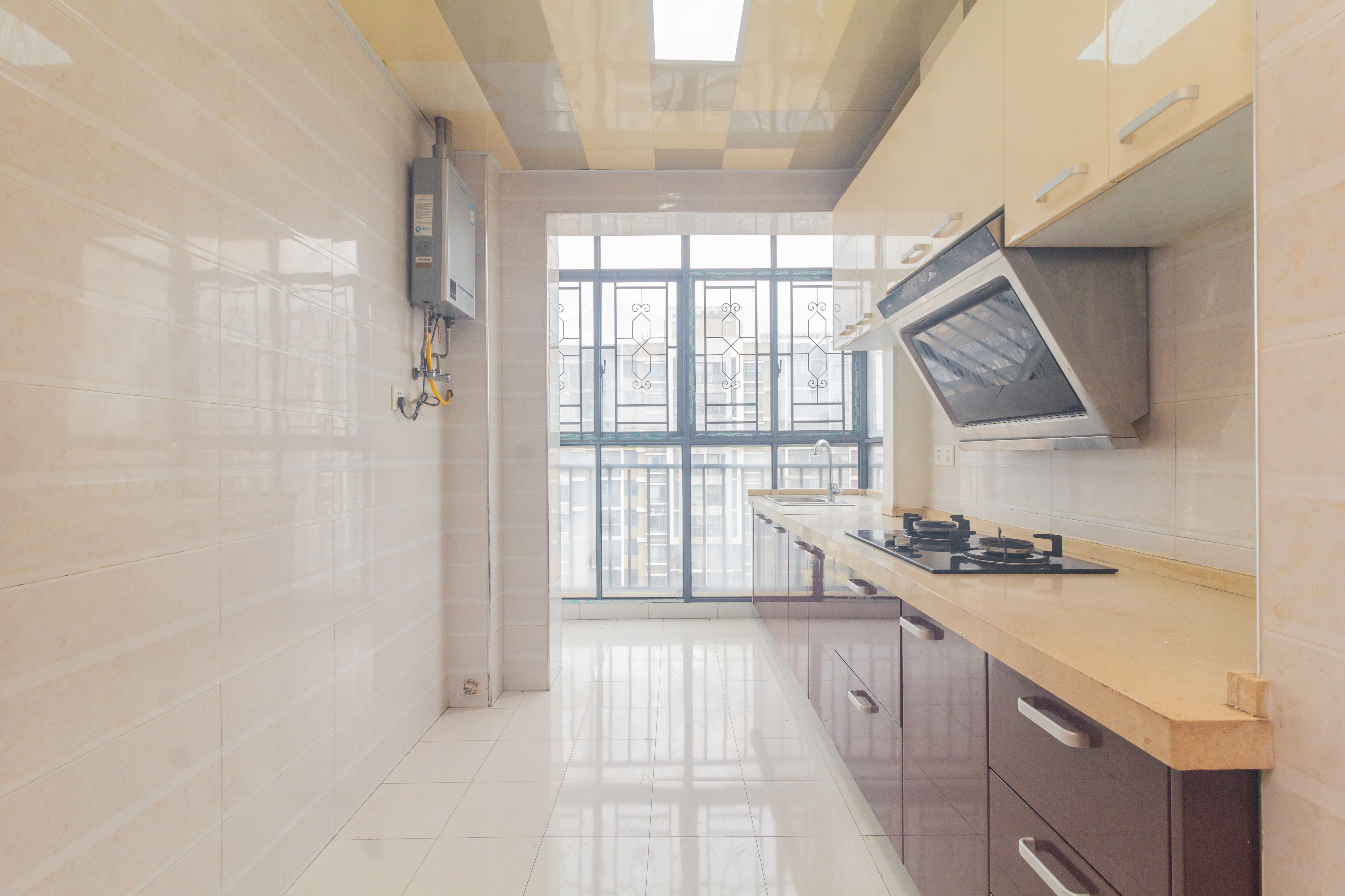 中国铁建国际城一期  3室2厅2卫    59.8万 中国铁建国际城一期  3室2厅2卫    59.8万厨房