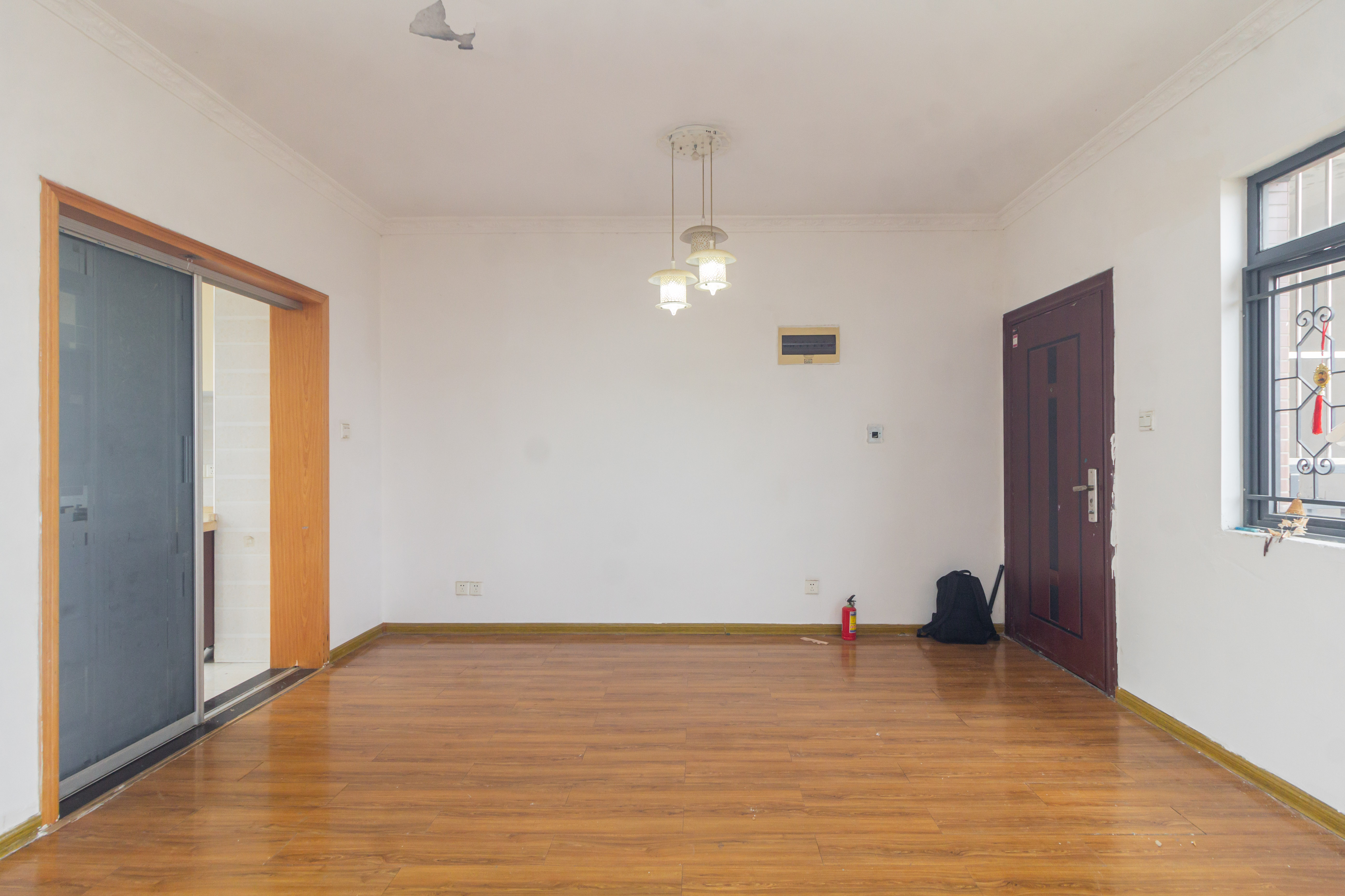 中国铁建国际城一期  3室2厅2卫    59.8万 中国铁建国际城一期  3室2厅2卫    59.8万客厅