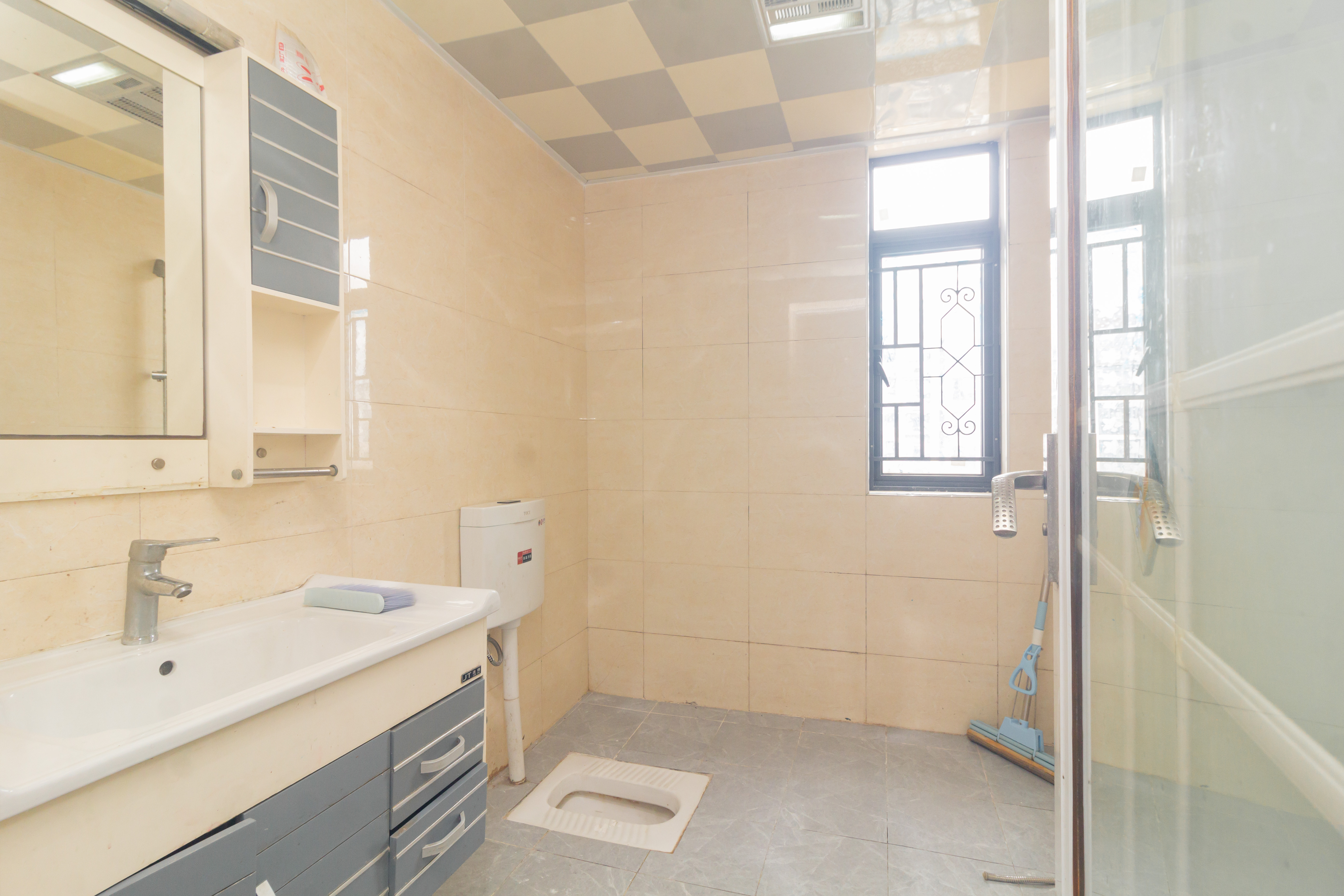 中国铁建国际城一期  3室2厅2卫    59.8万 中国铁建国际城一期  3室2厅2卫    59.8万卫生间