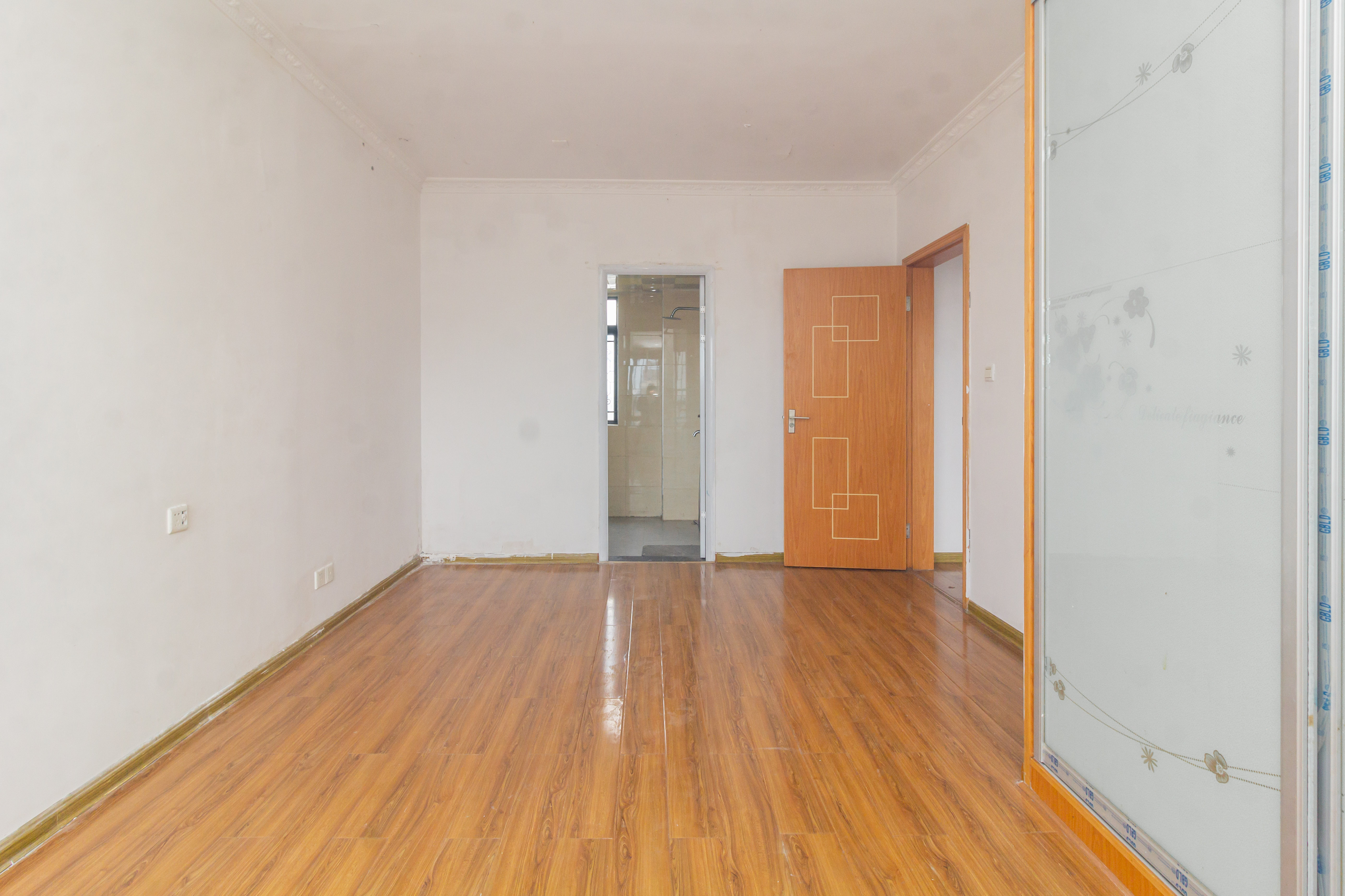 中国铁建国际城一期  3室2厅2卫    59.8万 中国铁建国际城一期  3室2厅2卫    59.8万卧室