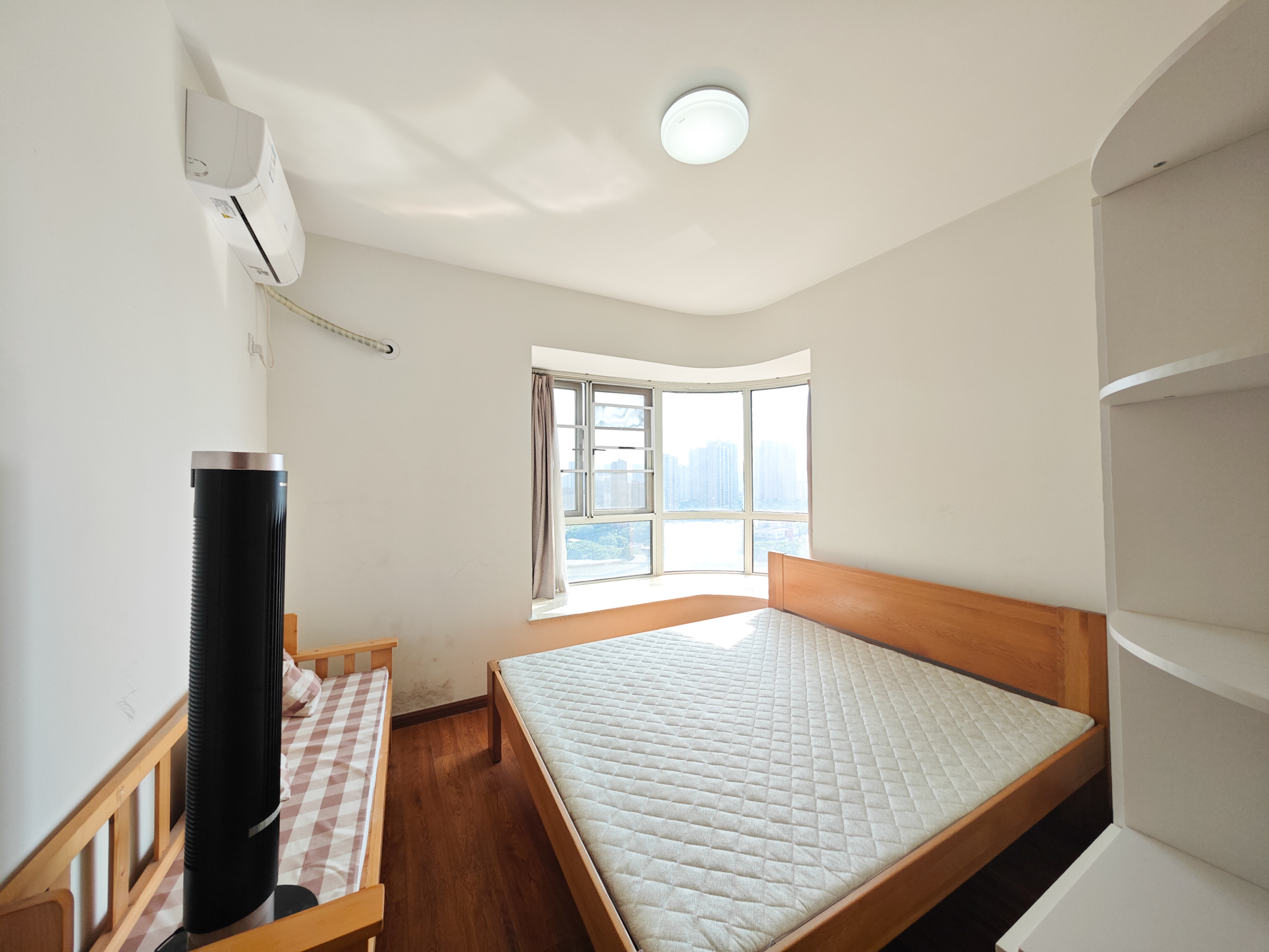 五矿万境水岸五期（五矿万境水岸文苑）  3室2厅1卫    116.0万卧室