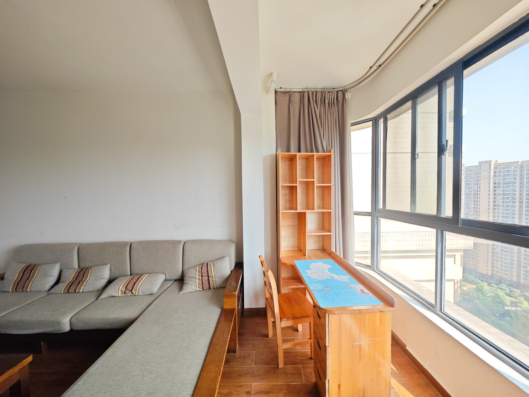 五矿万境水岸五期（五矿万境水岸文苑）  3室2厅1卫    116.0万阳台