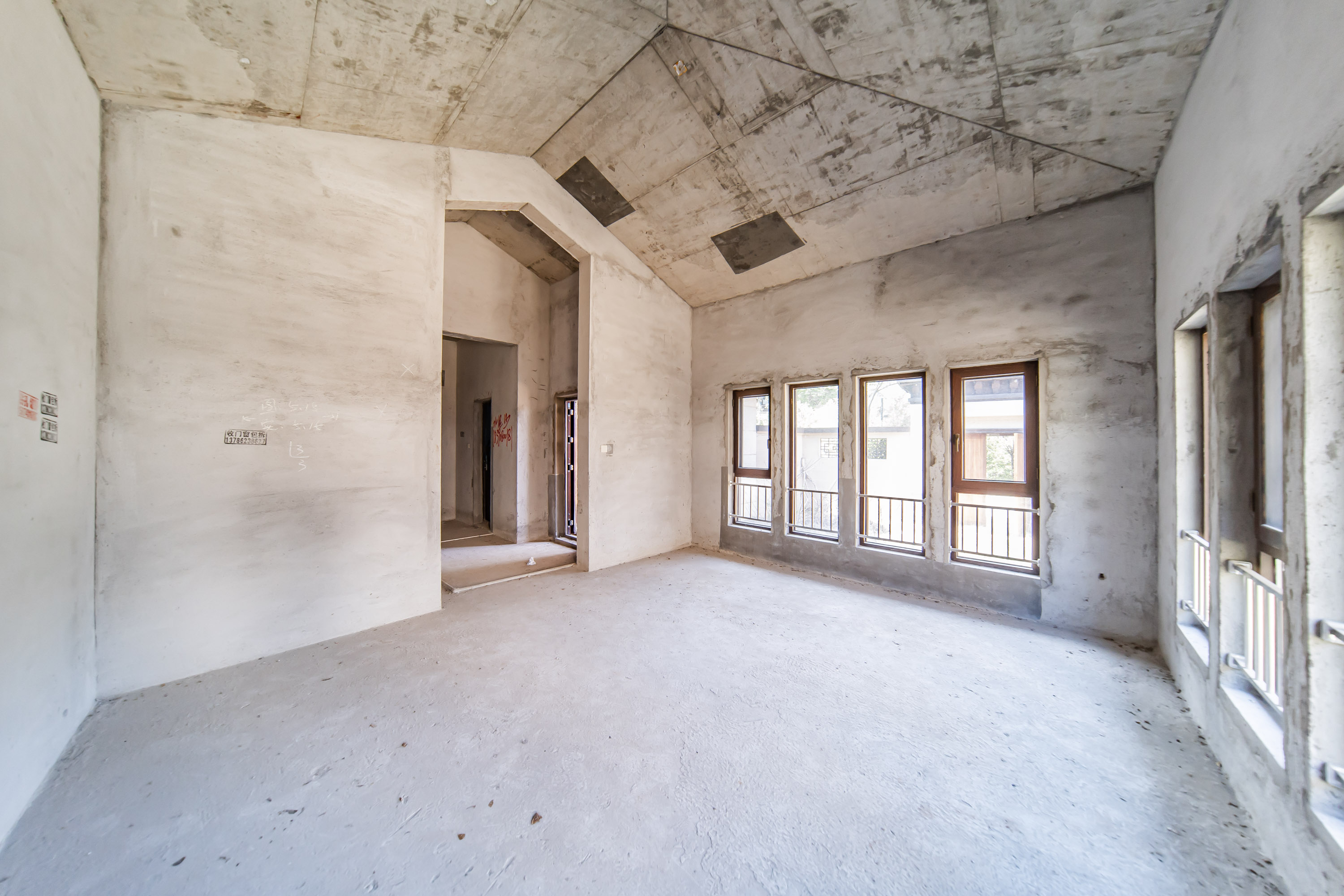 致地龙煕台  5室2厅3卫    880.0万 致地龙煕台  5室2厅3卫    880.0万客厅