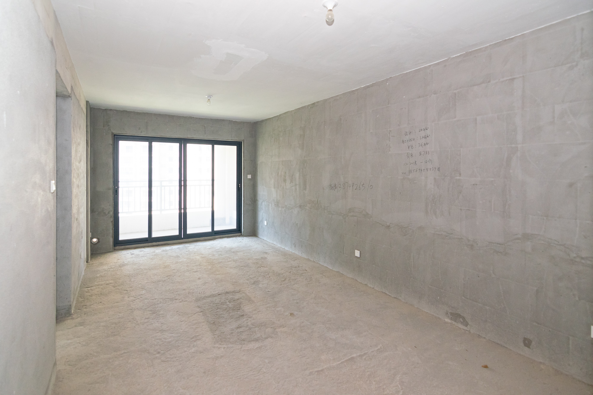 中粮鸿云 3室2厅2卫 65.0万 中粮鸿云 3室2厅2卫 65.0万客厅