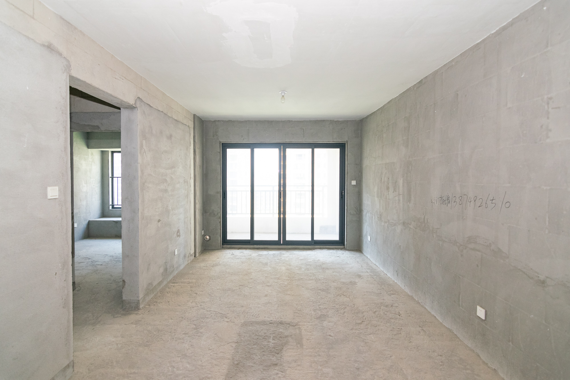 中粮鸿云 3室2厅2卫 65.0万 中粮鸿云 3室2厅2卫 65.0万客厅