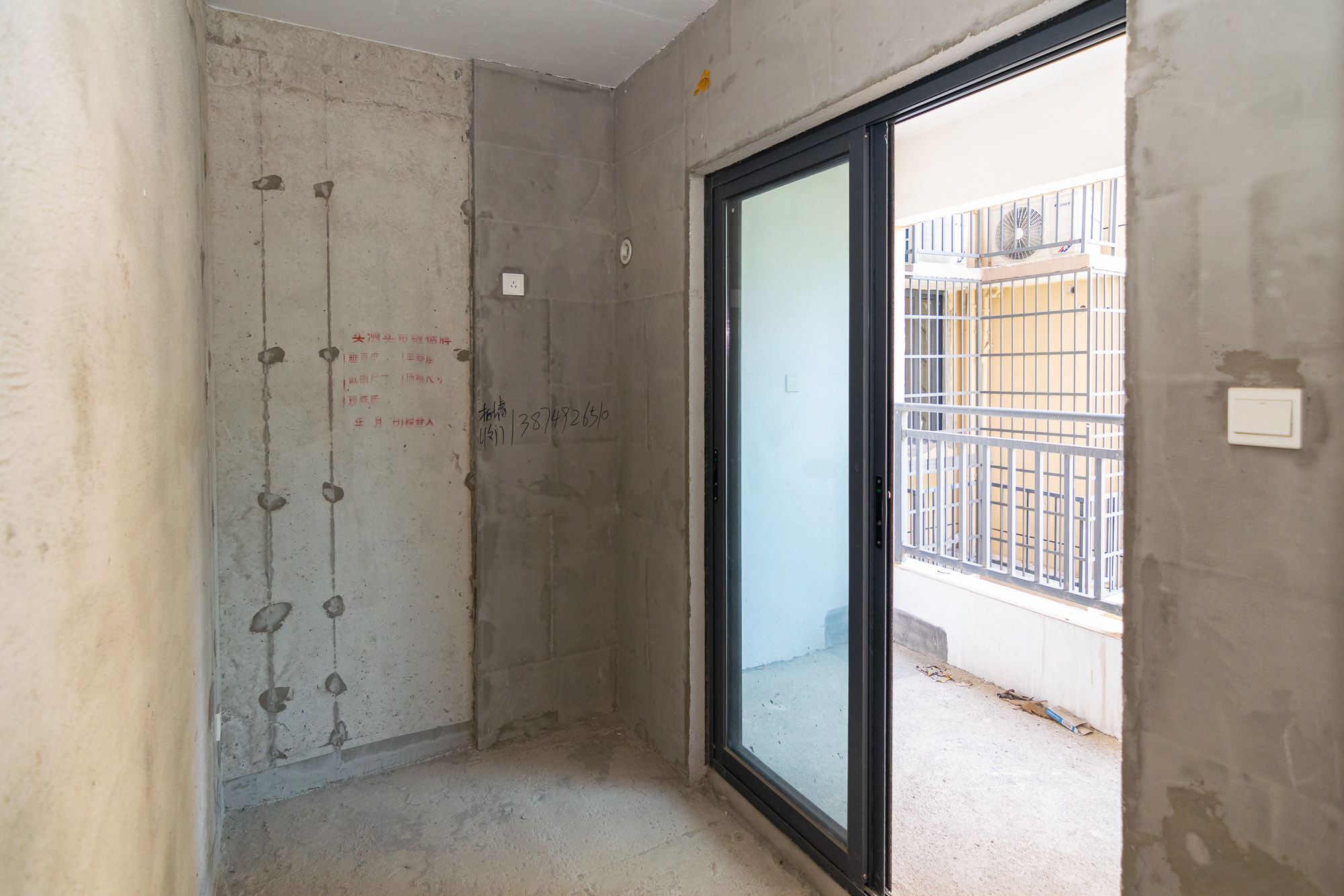 中粮鸿云 3室2厅2卫 65.0万 中粮鸿云 3室2厅2卫 65.0万卧室