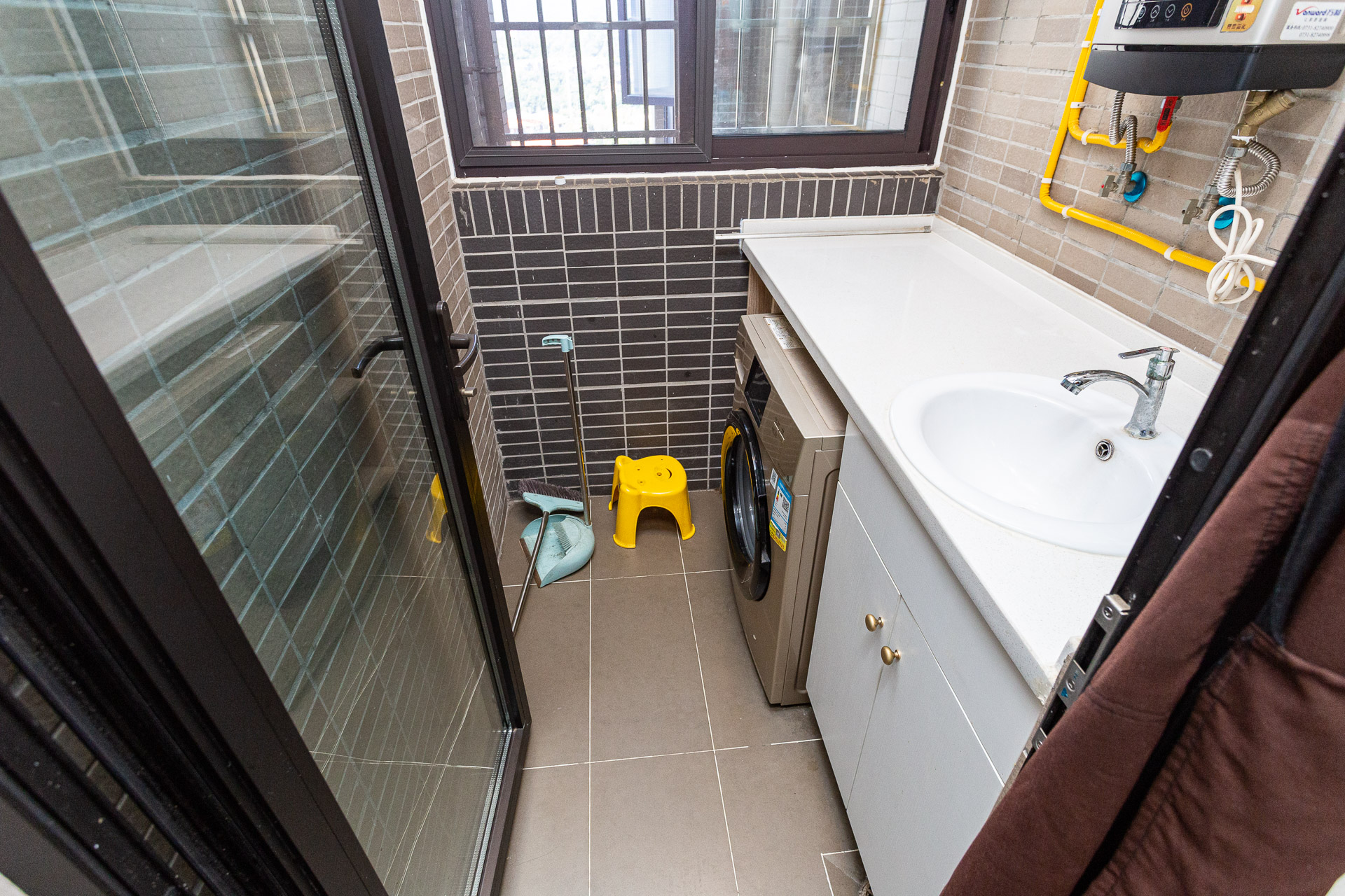 时代倾城三期 1室0厅0卫 120.0万 时代倾城三期 1室0厅0卫 120.0万阳台