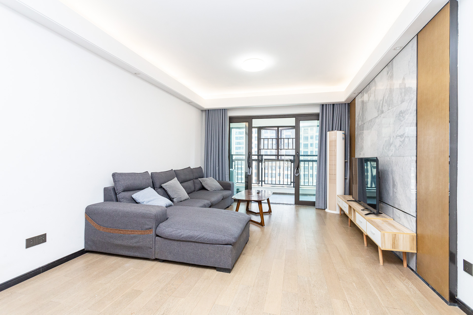 润和滨江府 3室2厅1卫 112.0万 润和滨江府 3室2厅1卫 112.0万客厅