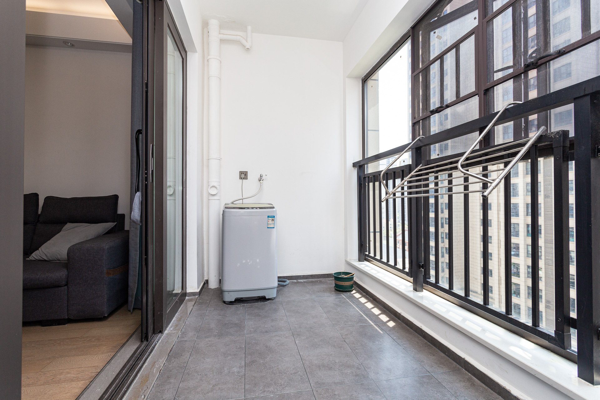 润和滨江府 3室2厅1卫 112.0万 润和滨江府 3室2厅1卫 112.0万阳台