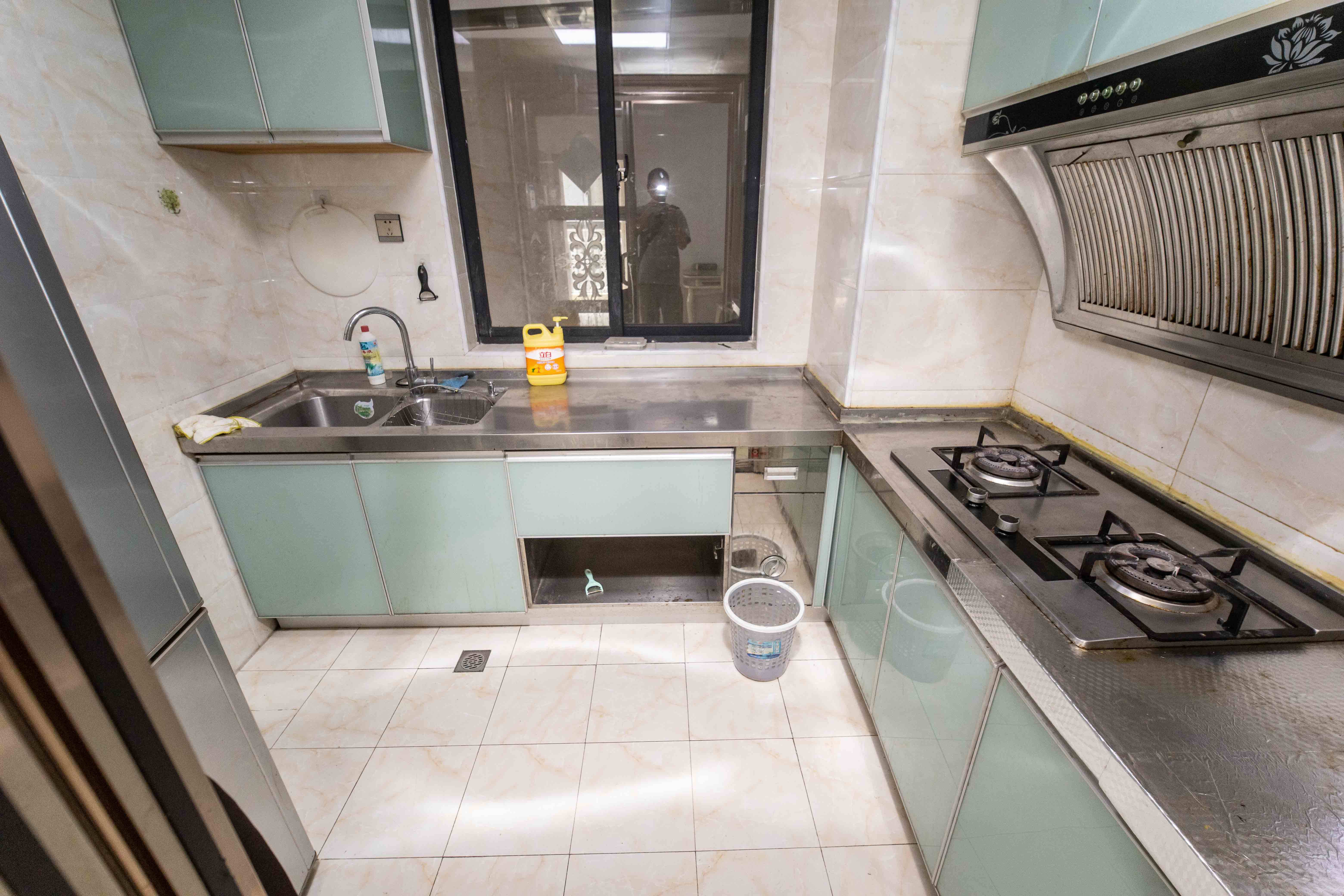 百纳广场(百纳公寓) 3室2厅1卫 88.0万 百纳广场(百纳公寓) 3室2厅1卫 88.0万厨房