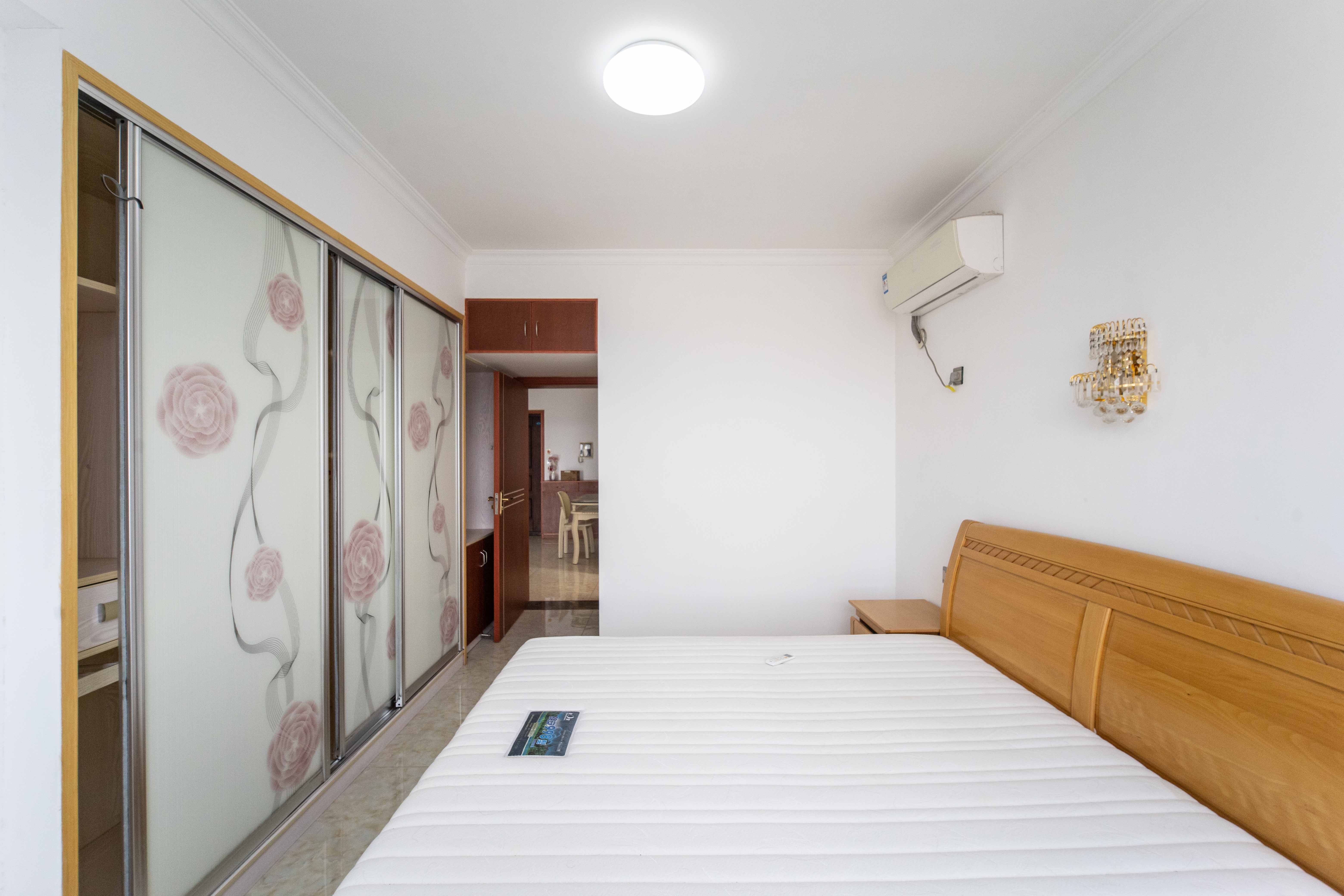 百纳广场(百纳公寓) 3室2厅1卫 88.0万 百纳广场(百纳公寓) 3室2厅1卫 88.0万卧室