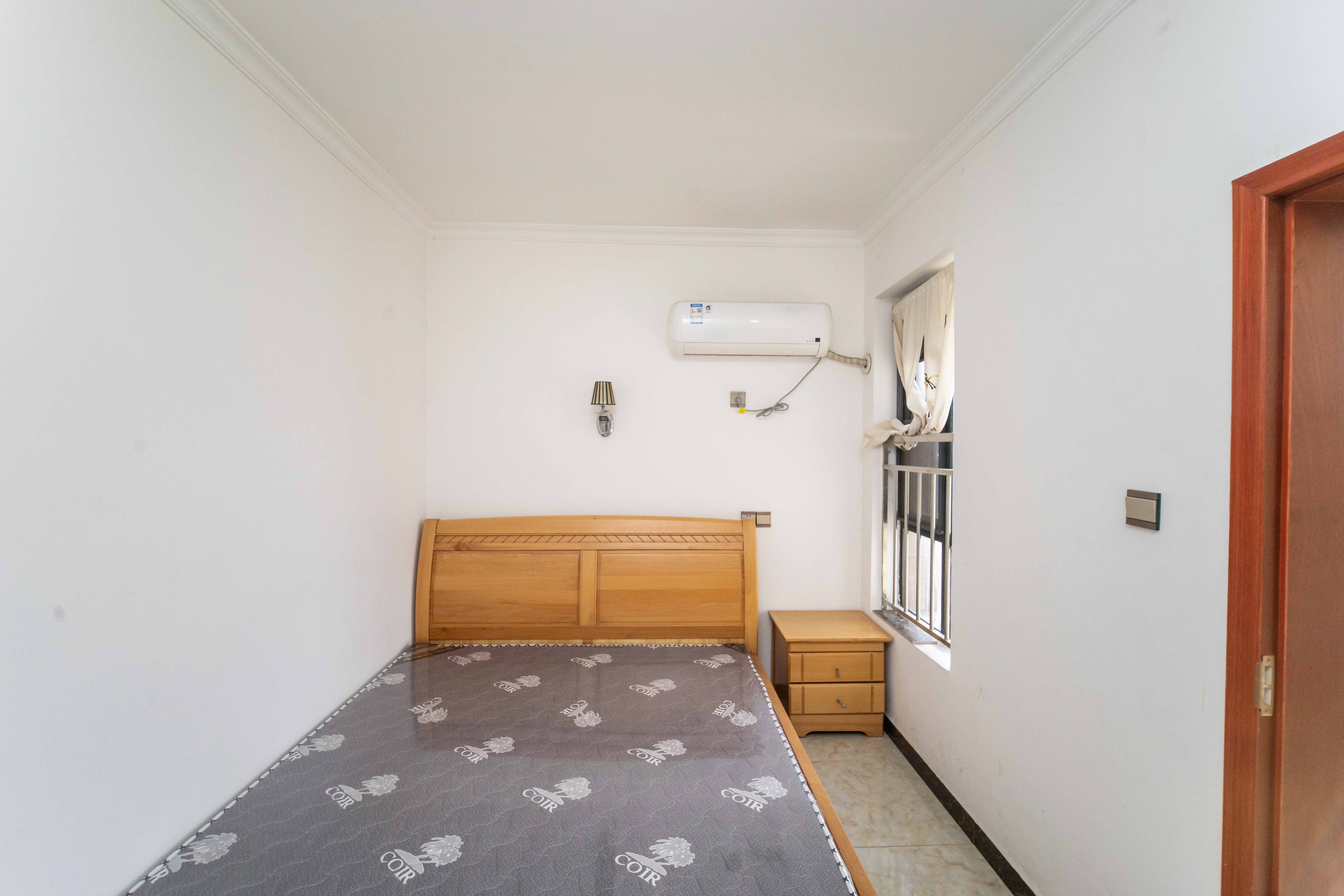 百纳广场(百纳公寓) 3室2厅1卫 88.0万 百纳广场(百纳公寓) 3室2厅1卫 88.0万卧室