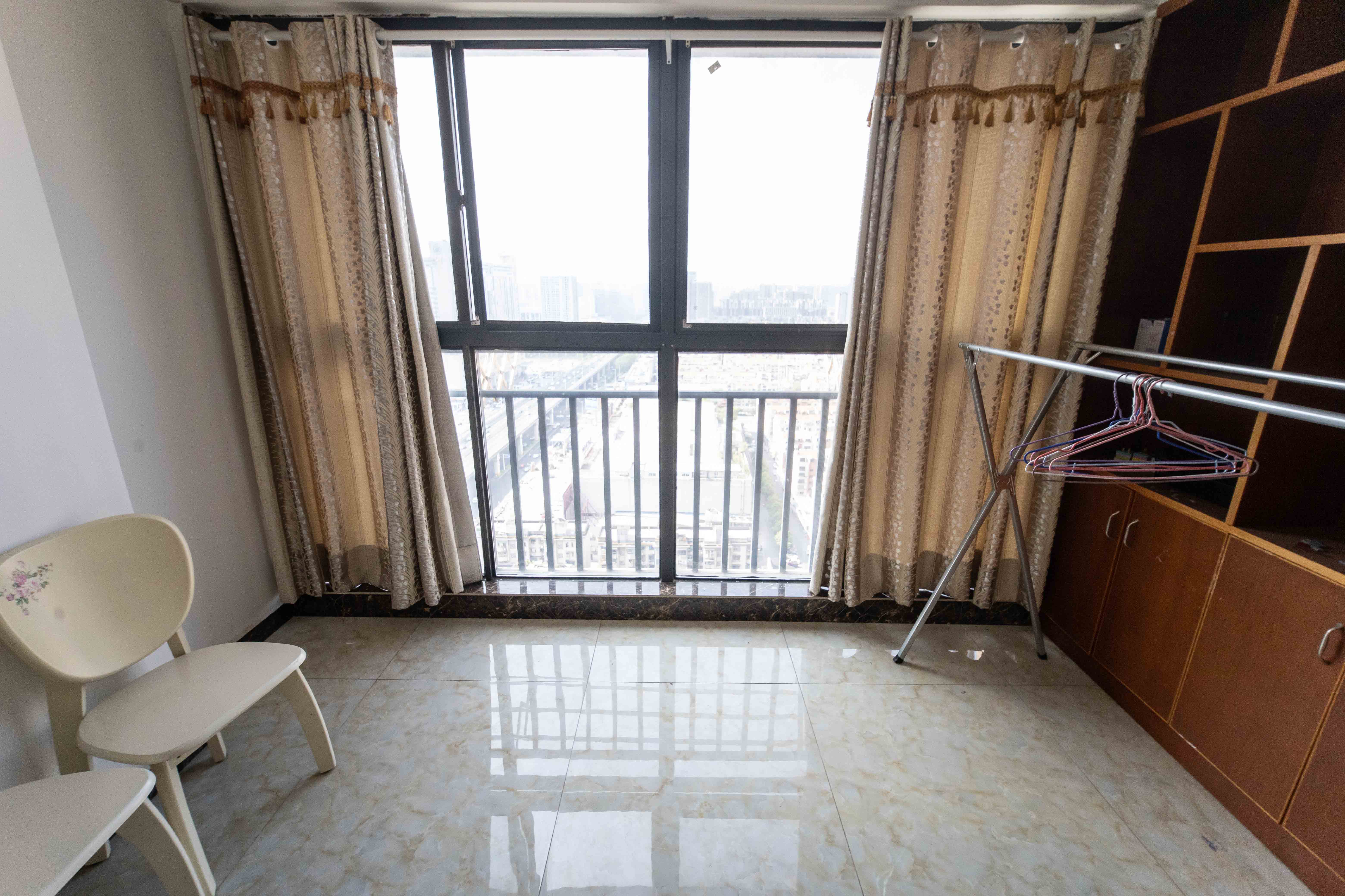 百纳广场(百纳公寓) 3室2厅1卫 88.0万 百纳广场(百纳公寓) 3室2厅1卫 88.0万阳台