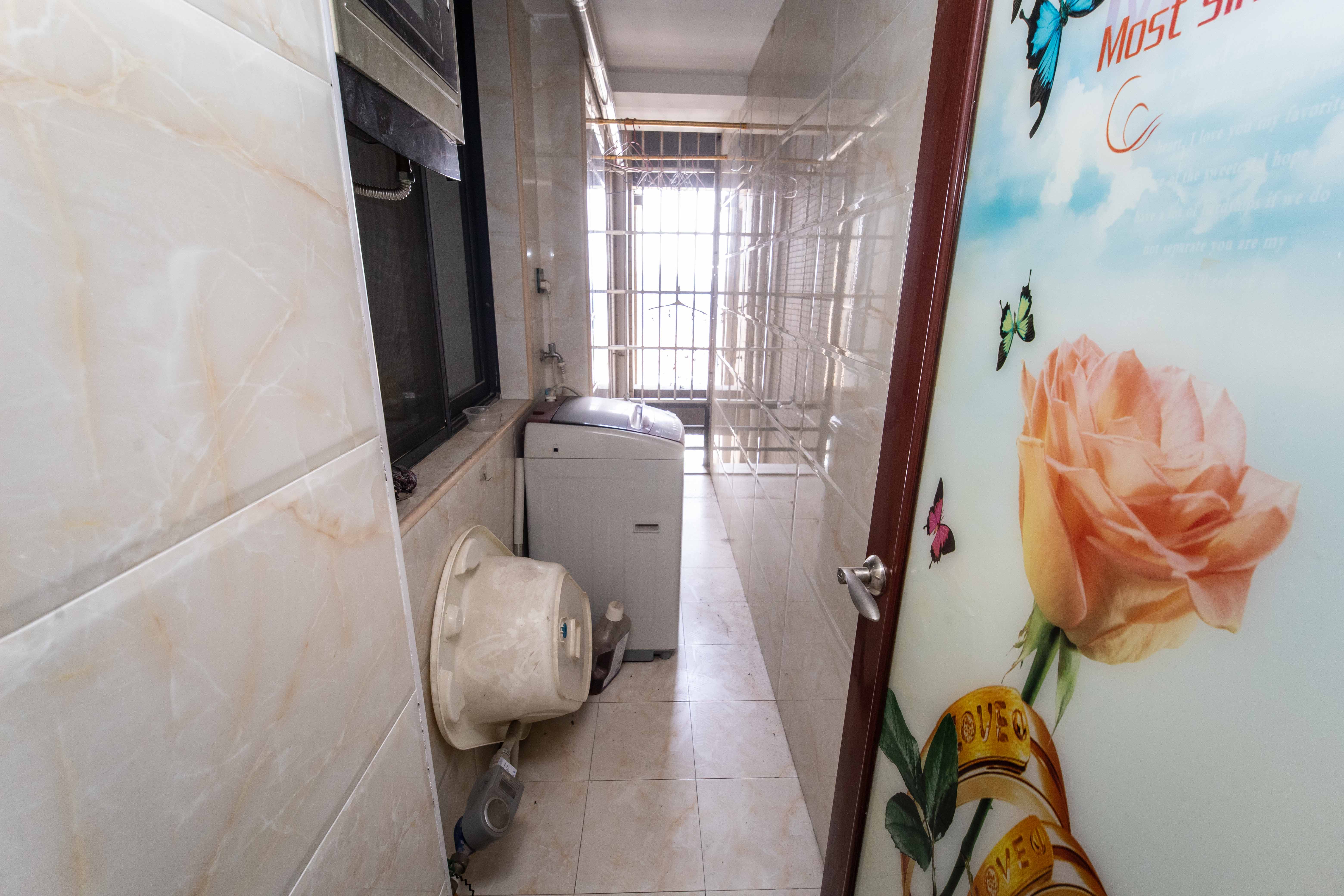 百纳广场(百纳公寓) 3室2厅1卫 88.0万 百纳广场(百纳公寓) 3室2厅1卫 88.0万阳台