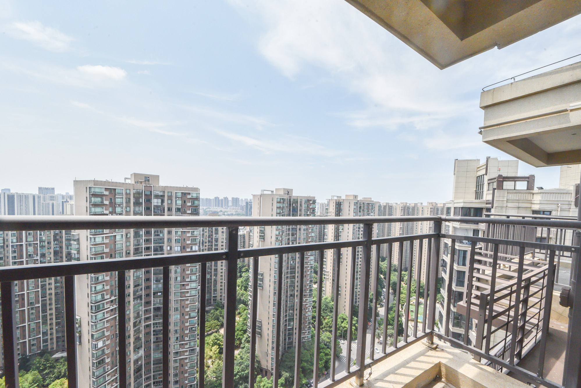 保利大都汇一期、二期 3室2厅2卫 82.0万 保利大都汇一期、二期 3室2厅2卫 82.0万阳台