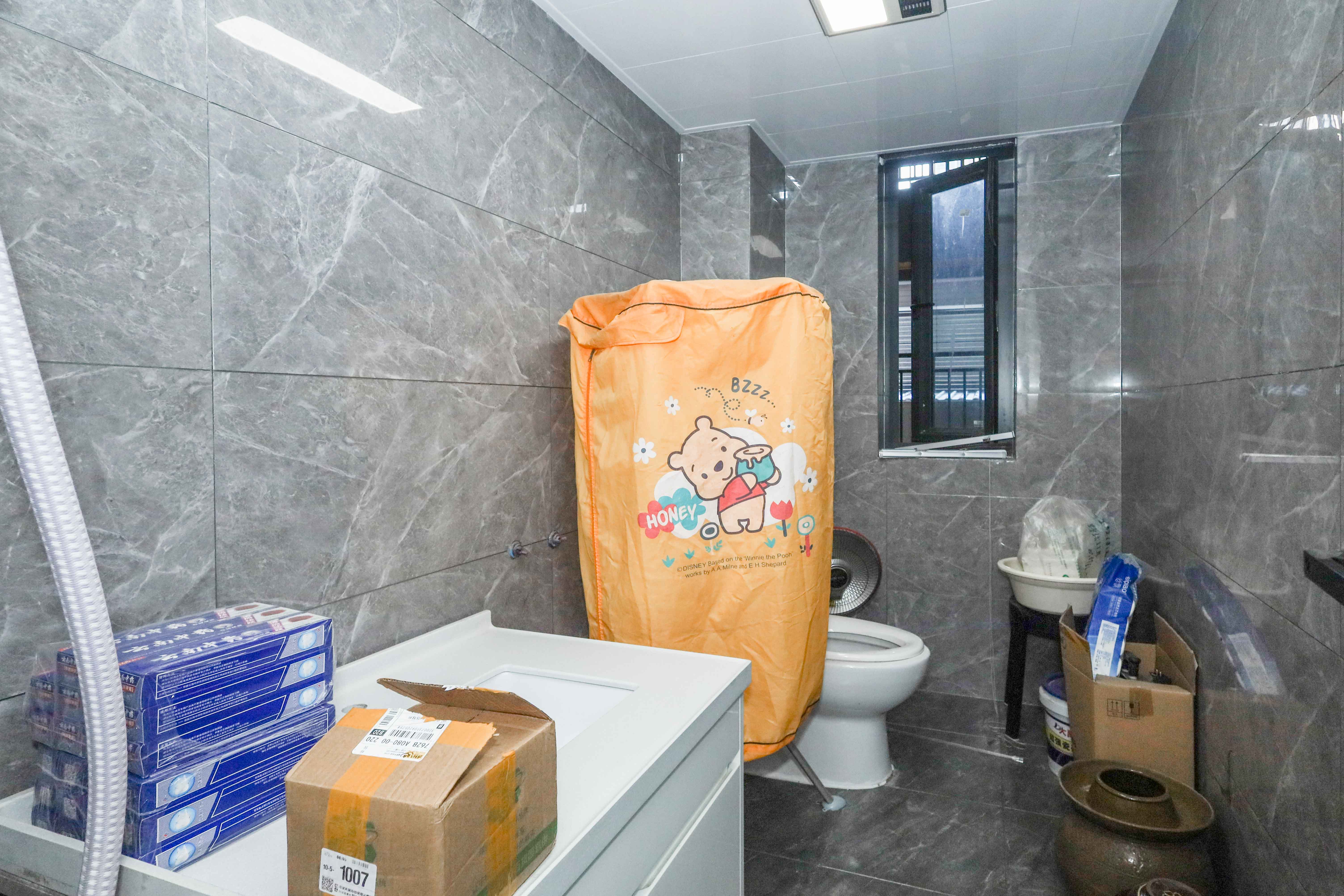 南山梅溪一方  3室2厅2卫   153.00万卫生间