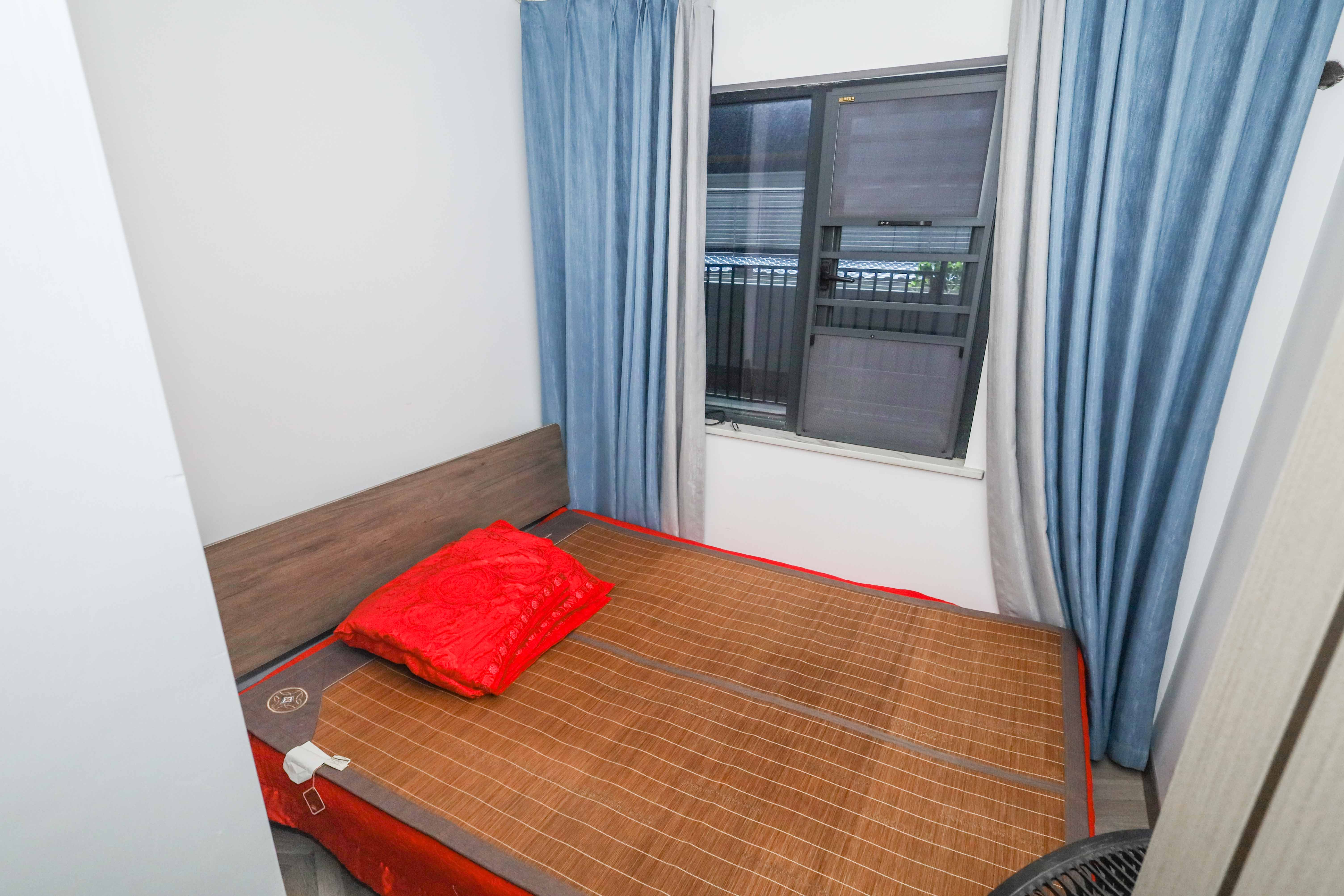 南山梅溪一方  3室2厅2卫   153.00万卧室