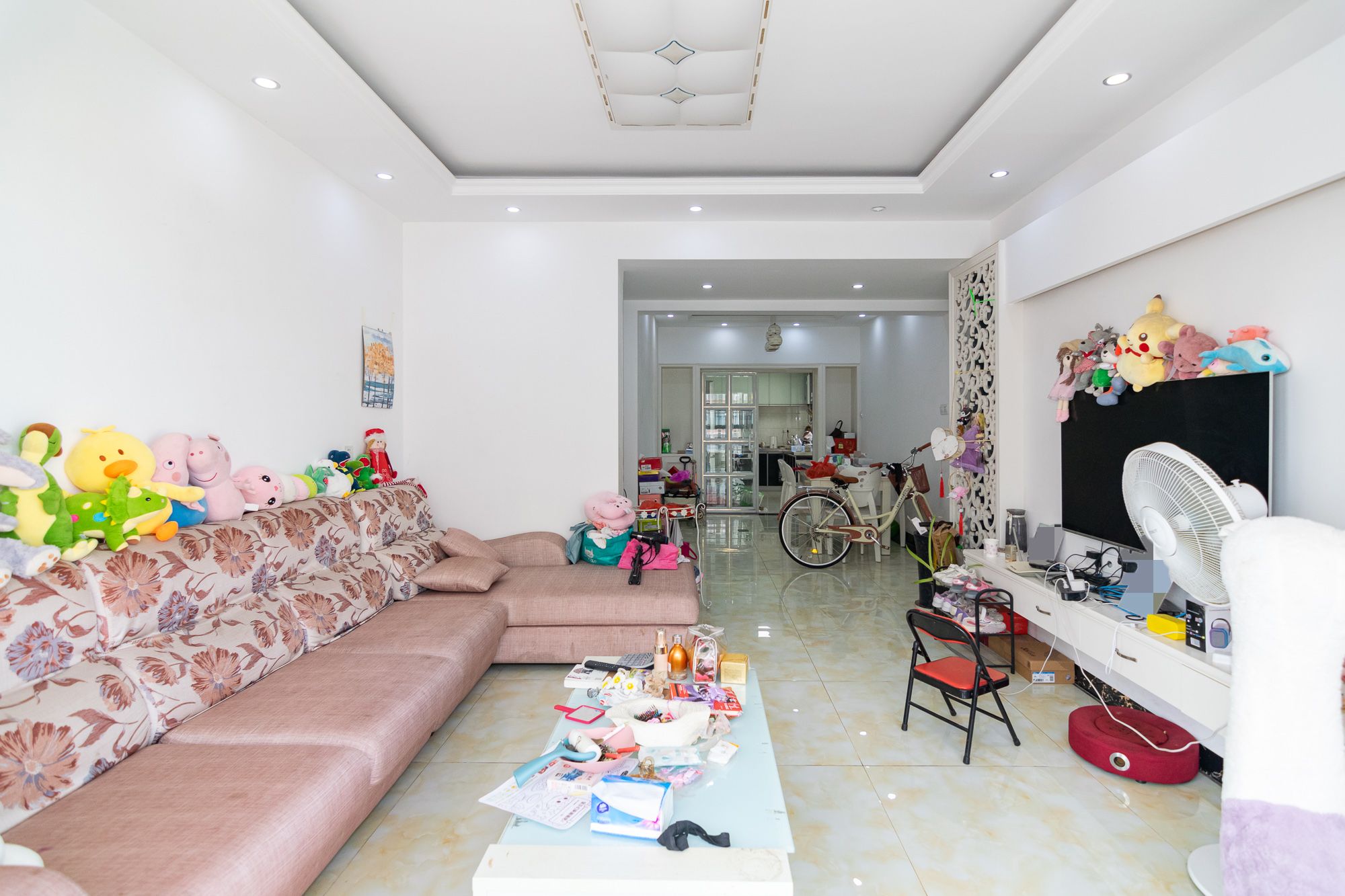 红建滨水铭城  4室2厅2卫    69.0万 红建滨水铭城  4室2厅2卫    69.0万客厅