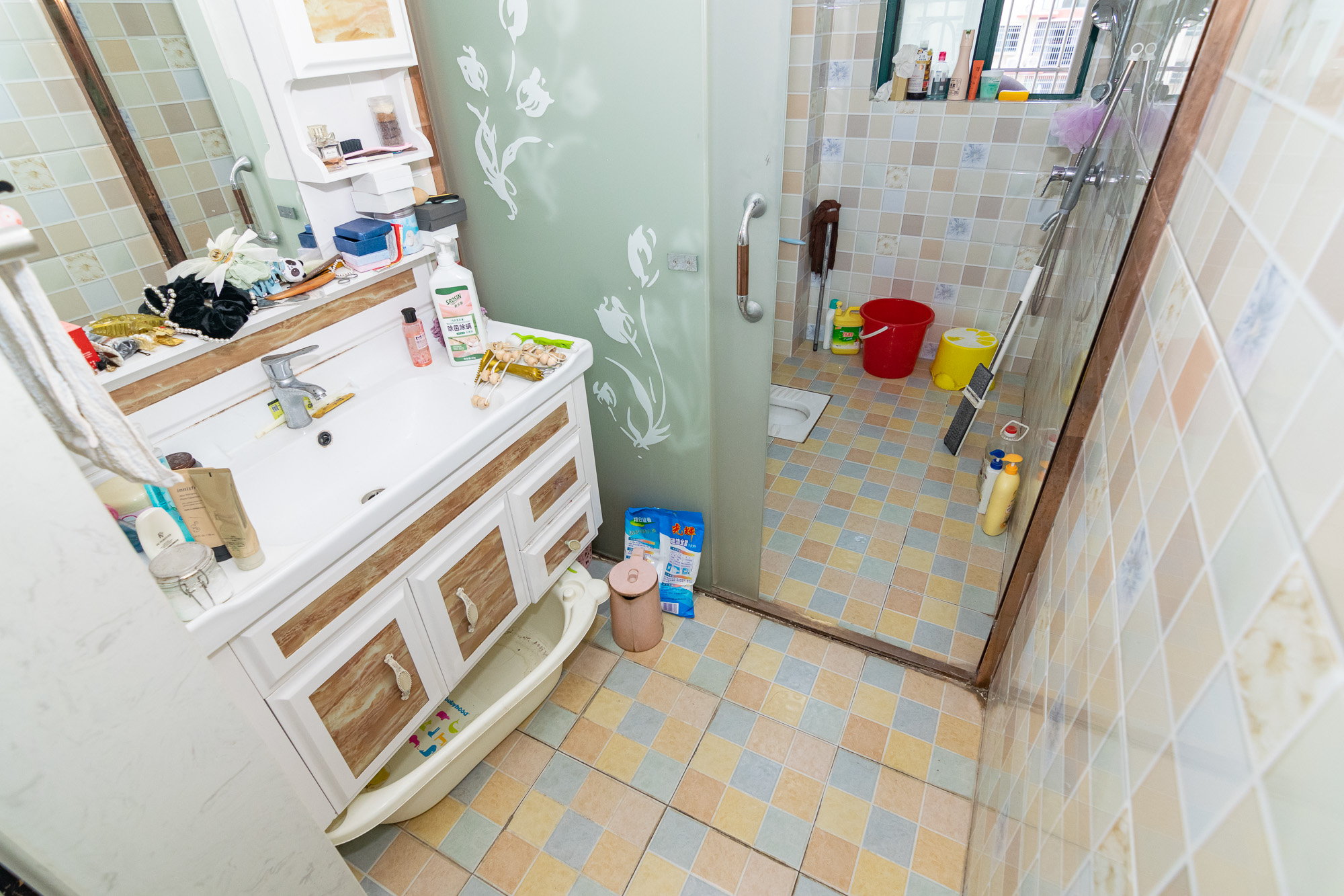 红建滨水铭城  4室2厅2卫    69.0万 红建滨水铭城  4室2厅2卫    69.0万卫生间