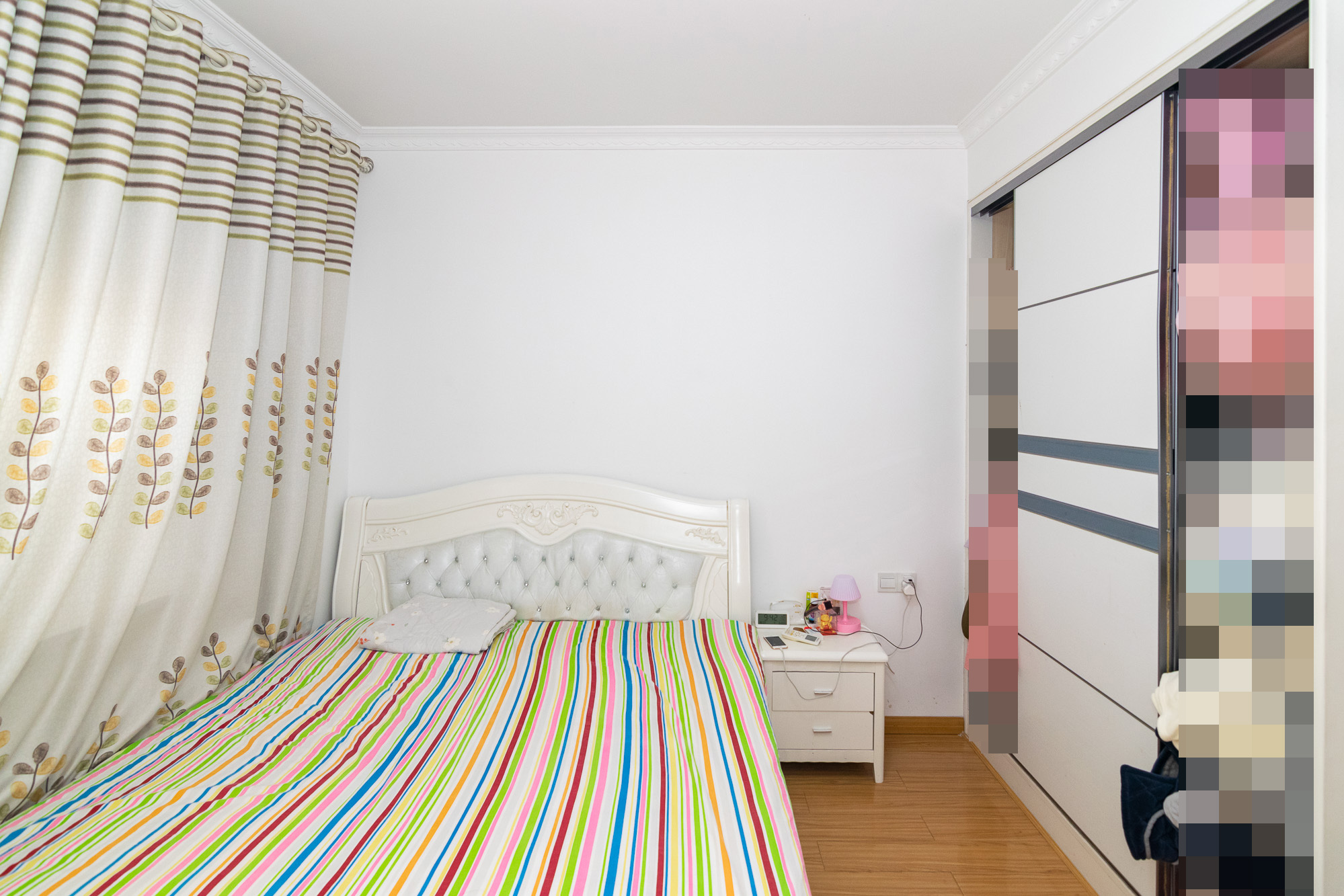 红建滨水铭城  4室2厅2卫    69.0万 红建滨水铭城  4室2厅2卫    69.0万卧室