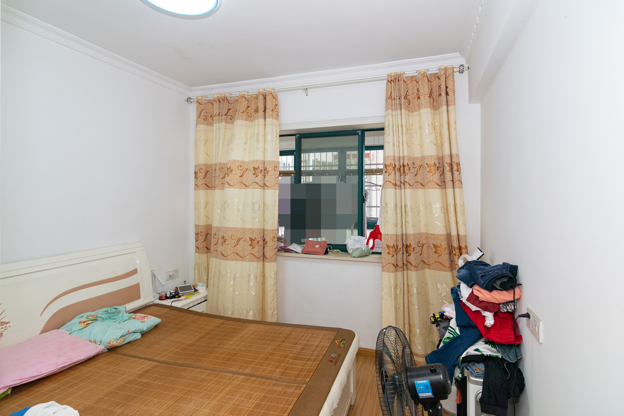 红建滨水铭城  4室2厅2卫    69.0万 红建滨水铭城  4室2厅2卫    69.0万卧室