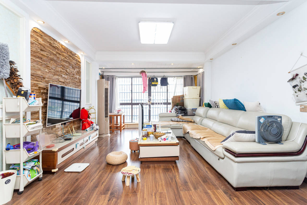 润和又一城 3室2厅2卫 103.8万 润和又一城 3室2厅2卫 103.8万客厅