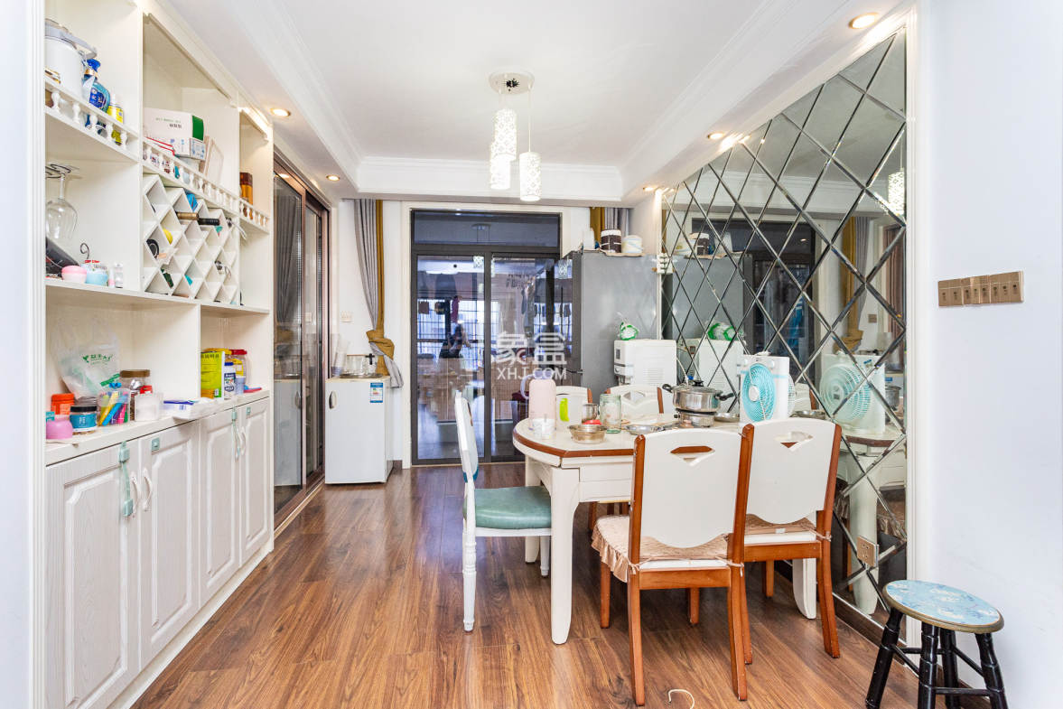 润和又一城 3室2厅2卫 103.8万 润和又一城 3室2厅2卫 103.8万客厅