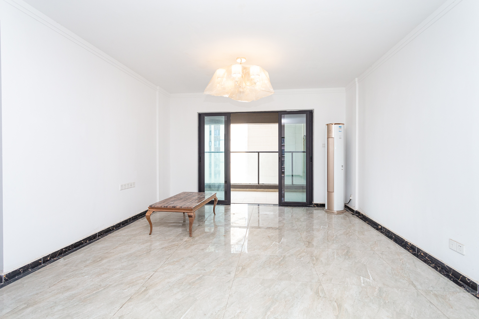 万润滨江天著  5室2厅1卫    138.0万 万润滨江天著  5室2厅1卫    138.0万