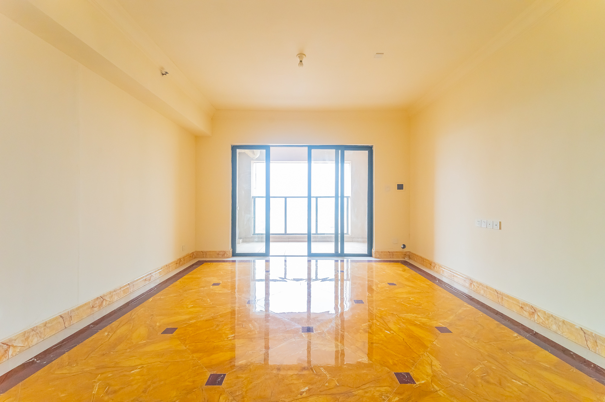 碧桂园威尼斯城 3室2厅2卫 109.5万 碧桂园威尼斯城 3室2厅2卫 109.5万客厅