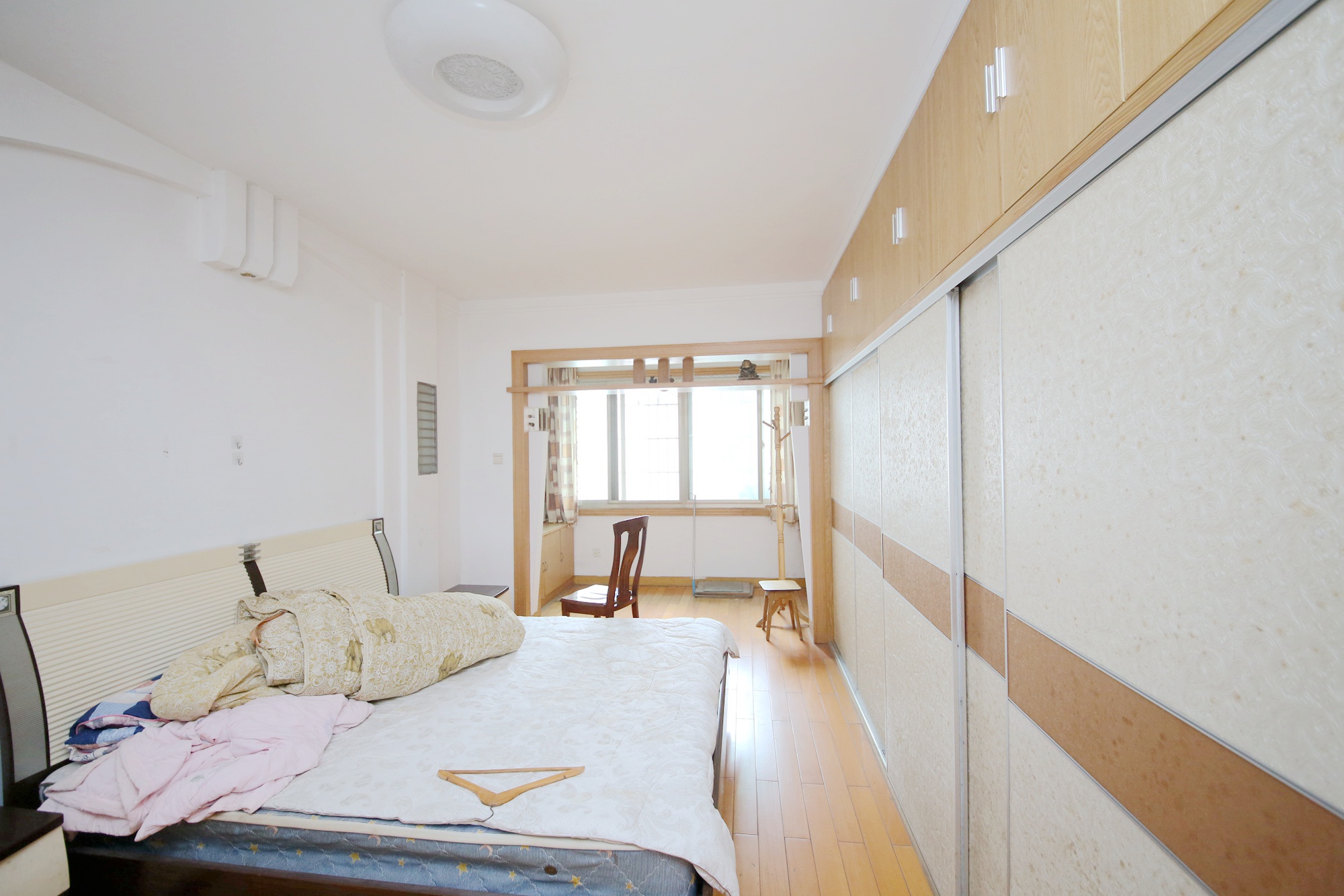 瑞丰苑  4室2厅2卫   140.00万卧室