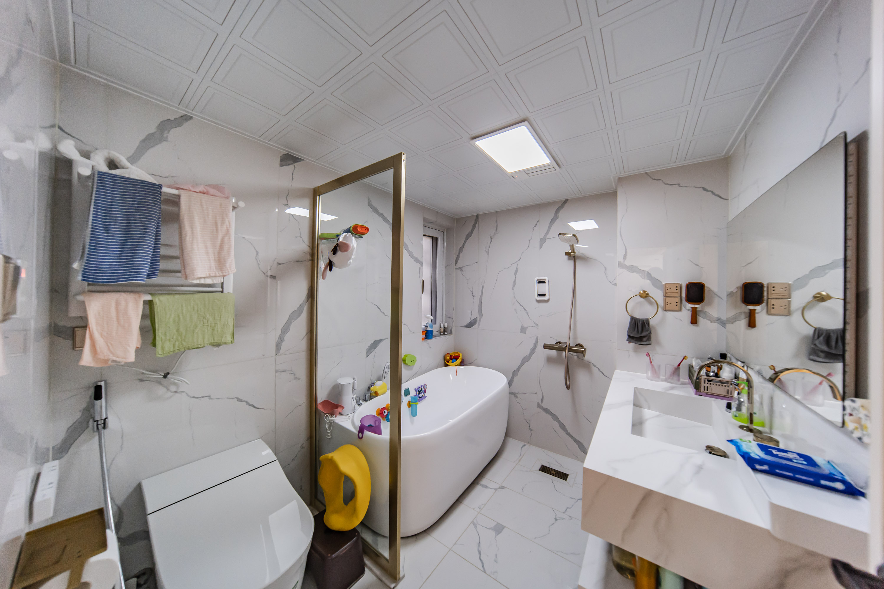 兰亭湾畔 4室2厅2卫 195.0万 兰亭湾畔 4室2厅2卫 195.0万卫生间