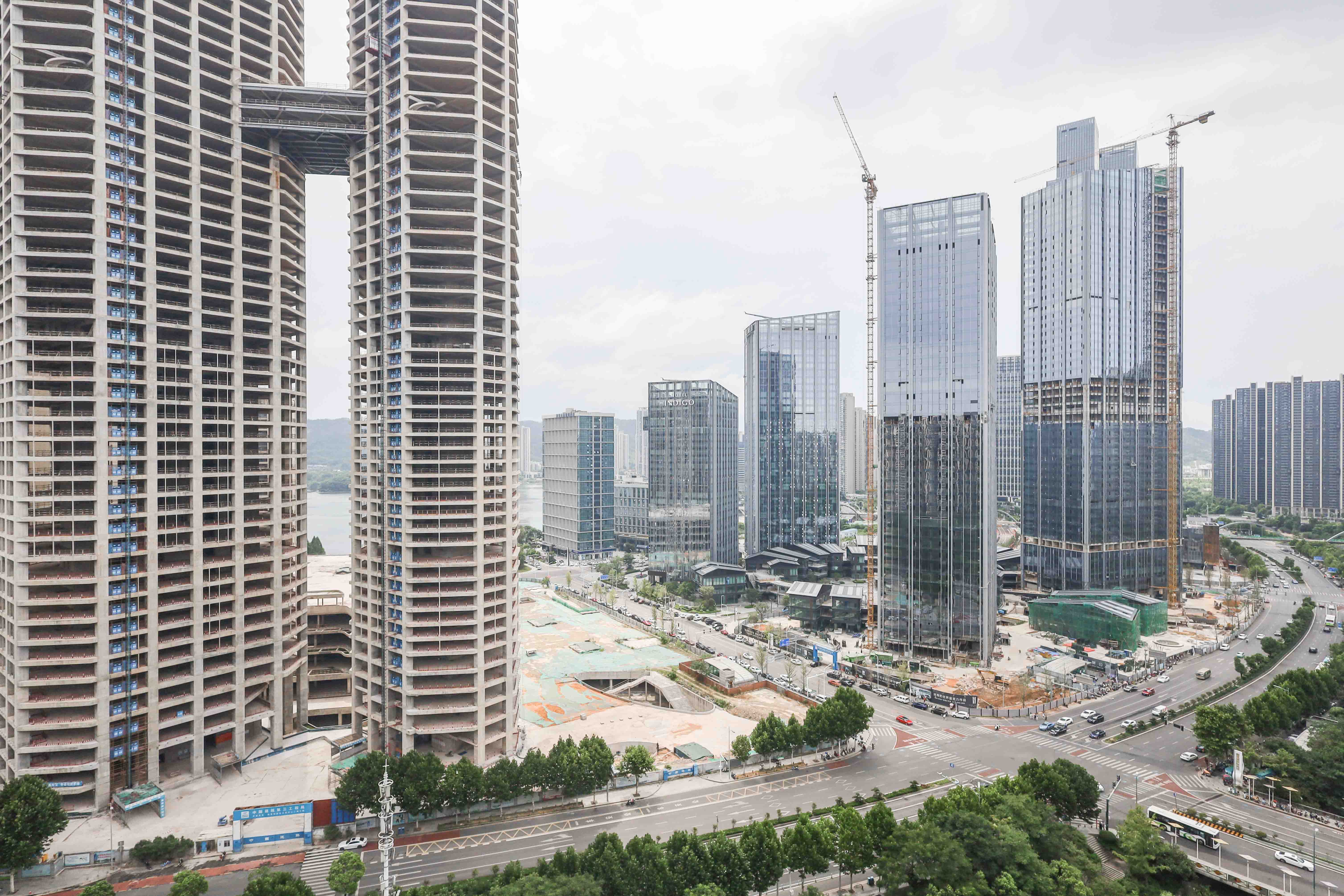 中国铁建梅溪青秀二期  3室2厅2卫   169.00万阳台