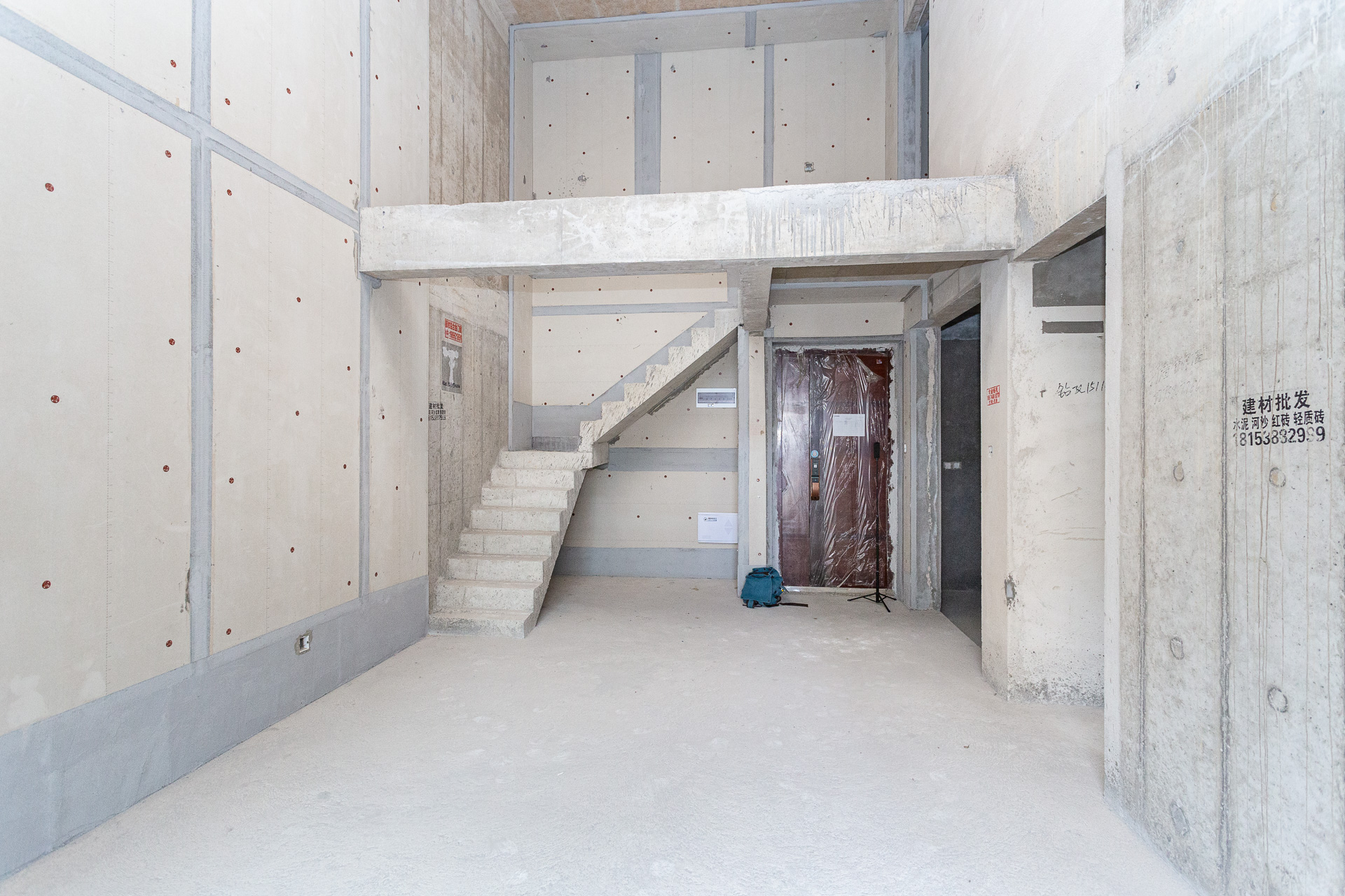 润和湘江天地D区  4室2厅2卫    130.0万 润和湘江天地D区  4室2厅2卫    130.0万客厅