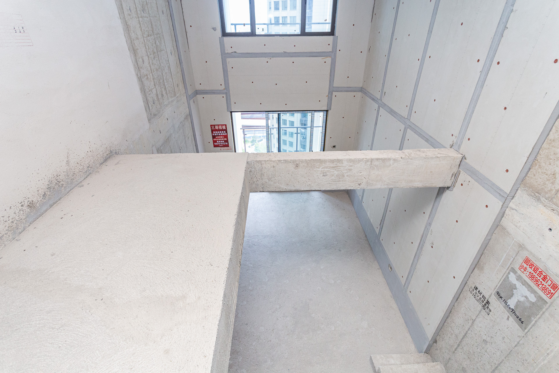 润和湘江天地D区  4室2厅2卫    130.0万 润和湘江天地D区  4室2厅2卫    130.0万客厅