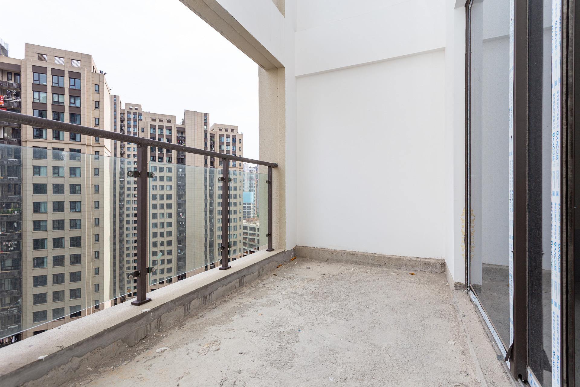 润和湘江天地D区  4室2厅2卫    130.0万 润和湘江天地D区  4室2厅2卫    130.0万阳台