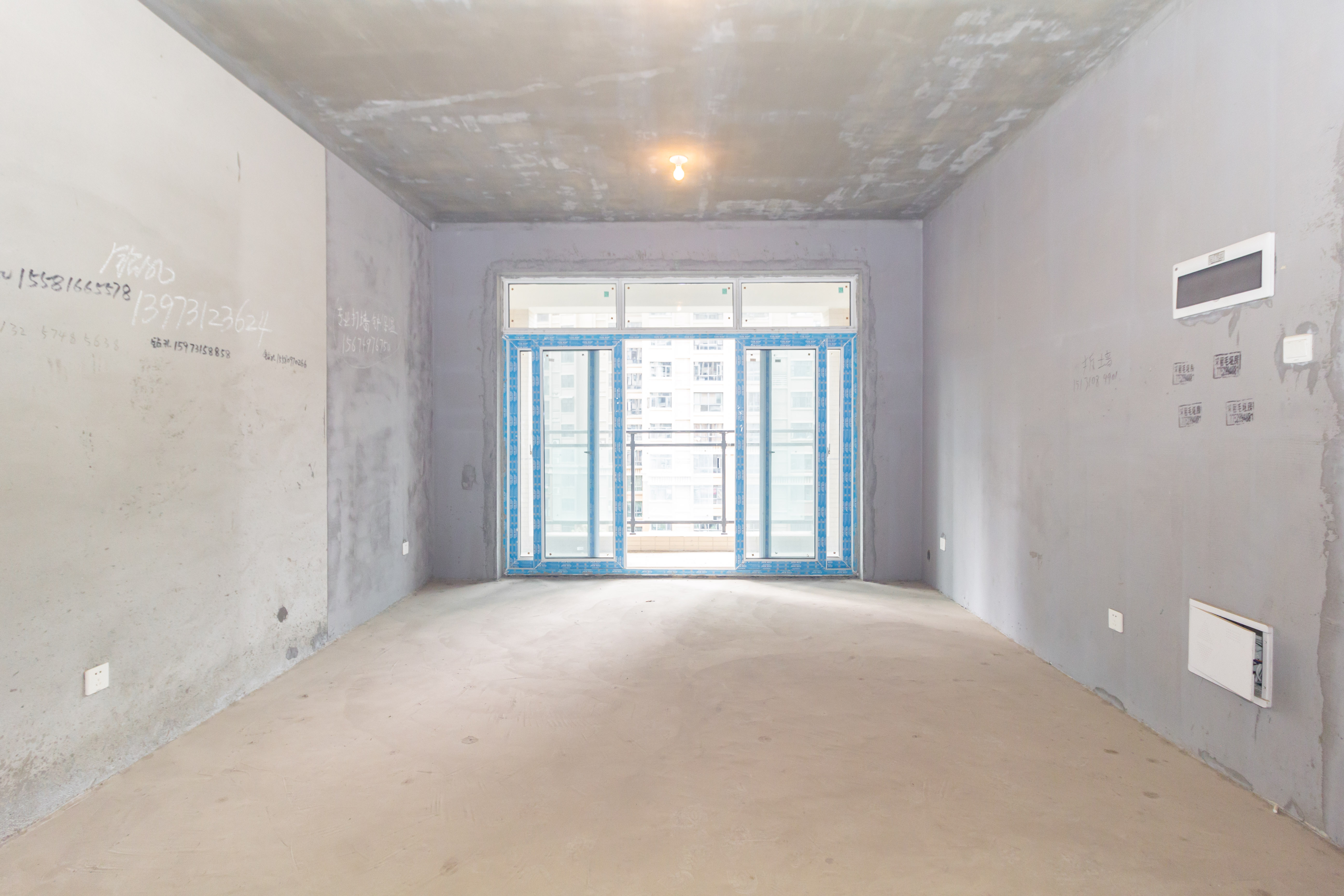 辉煌国际城二期 4室2厅2卫 108.0万 辉煌国际城二期 4室2厅2卫 108.0万客厅