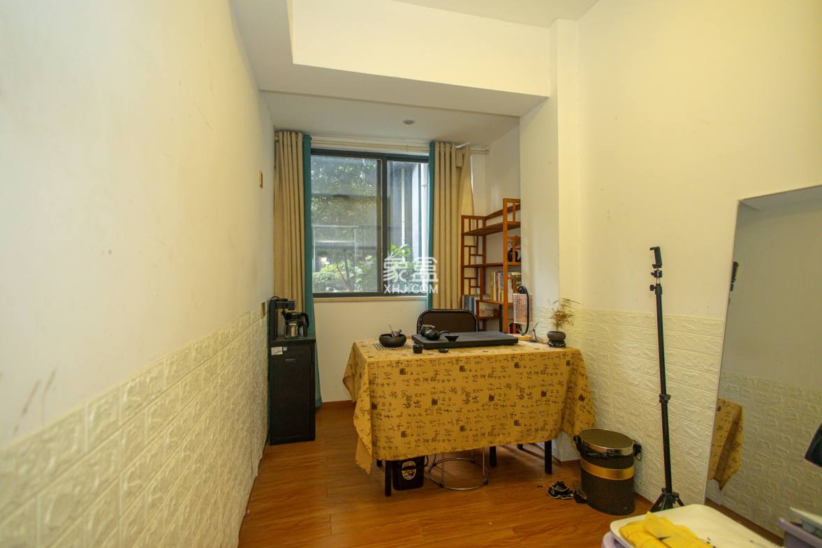 恒基凯旋门一二期 3室2厅1卫 65.00万 恒基凯旋门一二期 3室2厅1卫 65.00万卧室