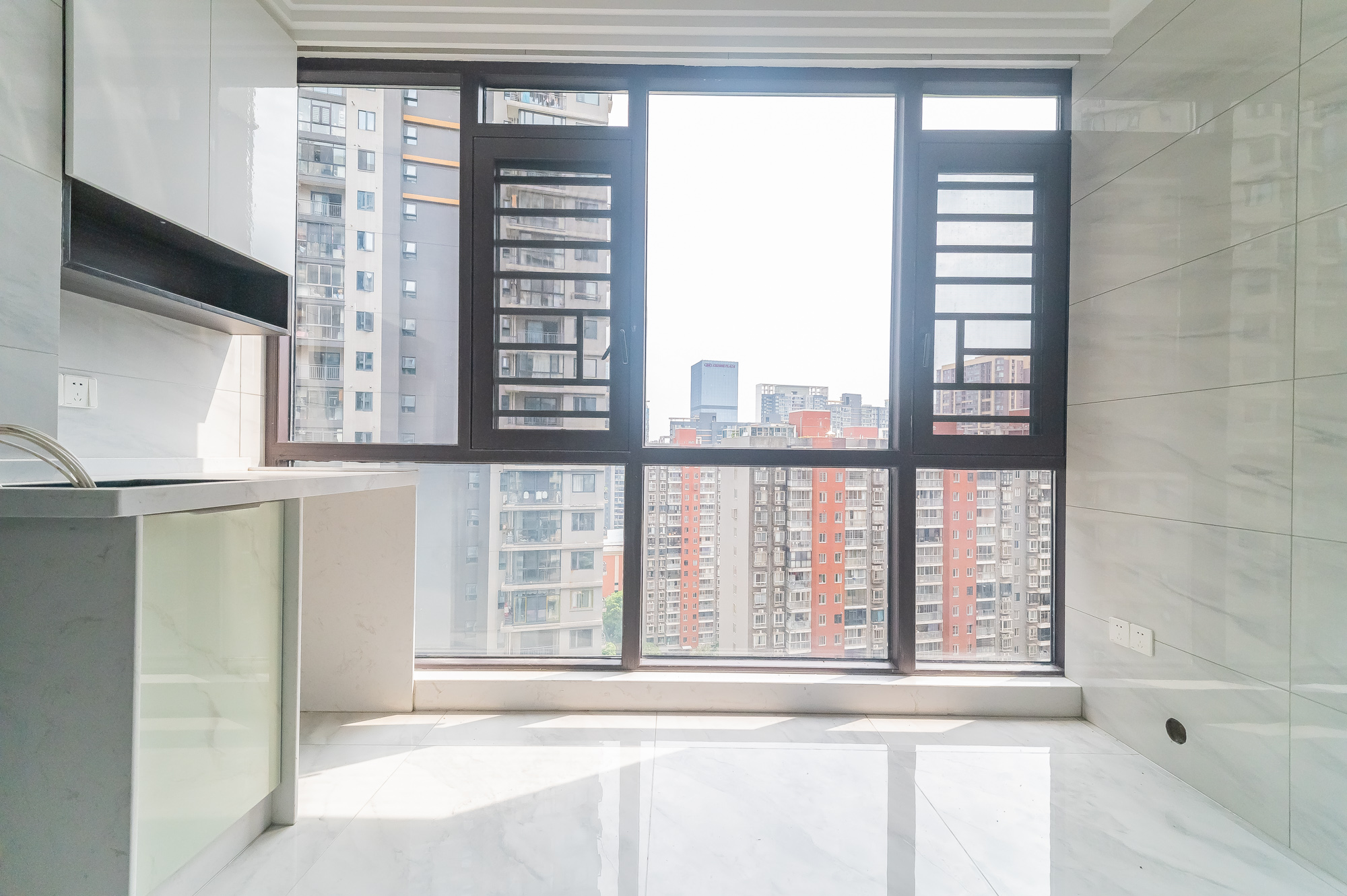 恒基凯旋门三期  3室2厅1卫    88.8万 恒基凯旋门三期  3室2厅1卫    88.8万阳台