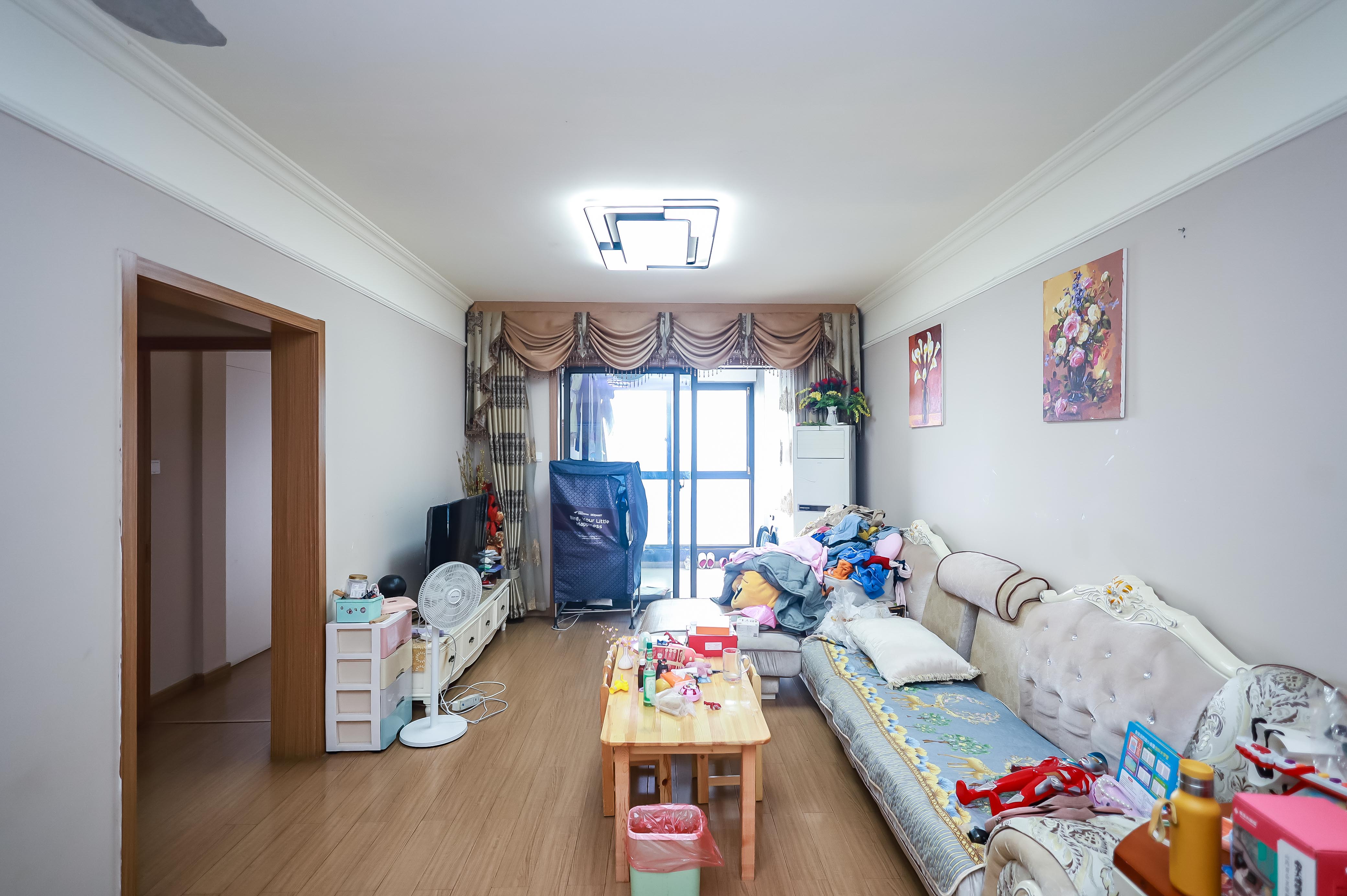 麓谷小镇  3室2厅1卫   69.50万