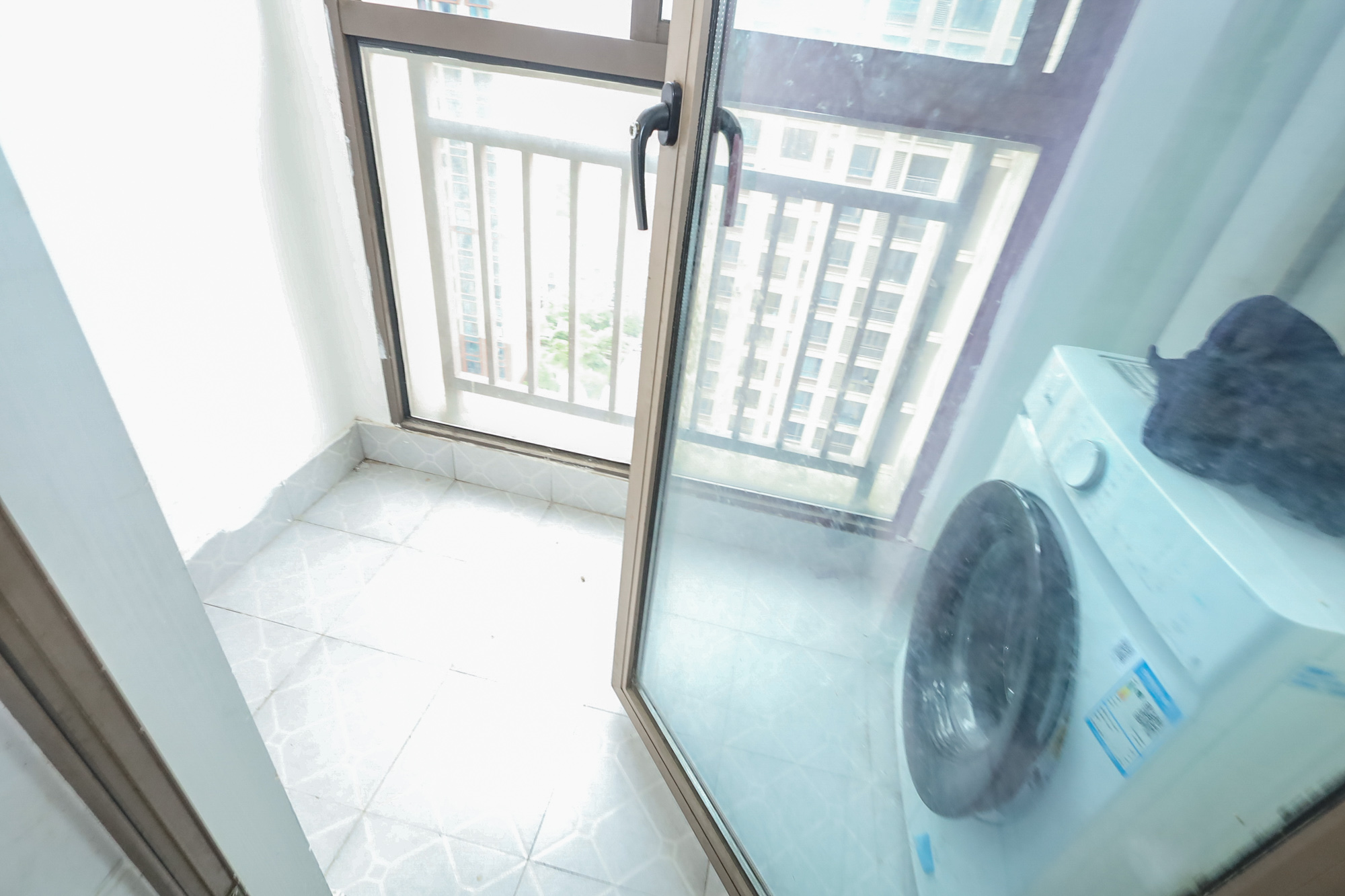 世茂铂翠湾二期  3室2厅1卫   148.00万阳台