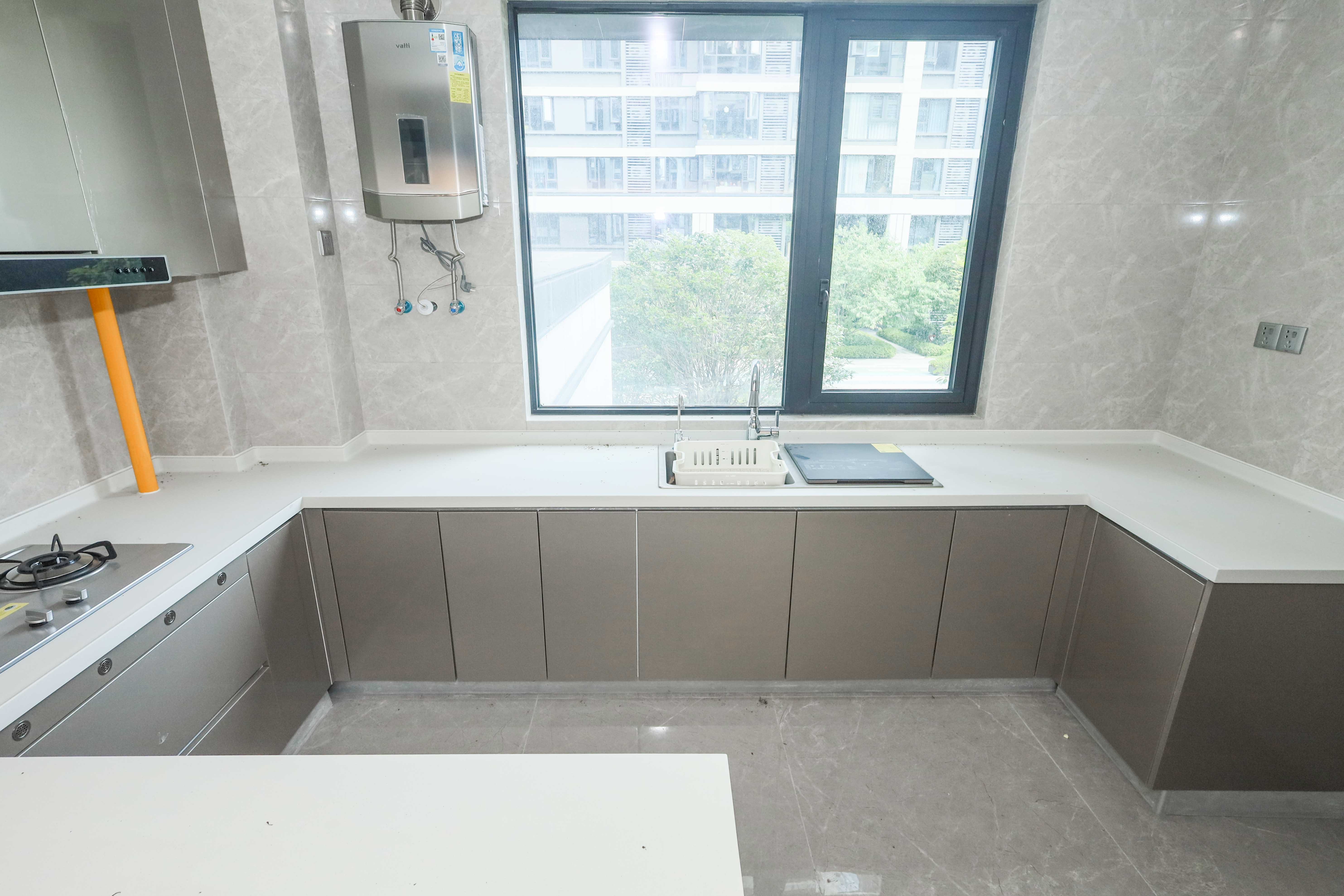 中海麓山境北区  4室2厅2卫   290.00万厨房