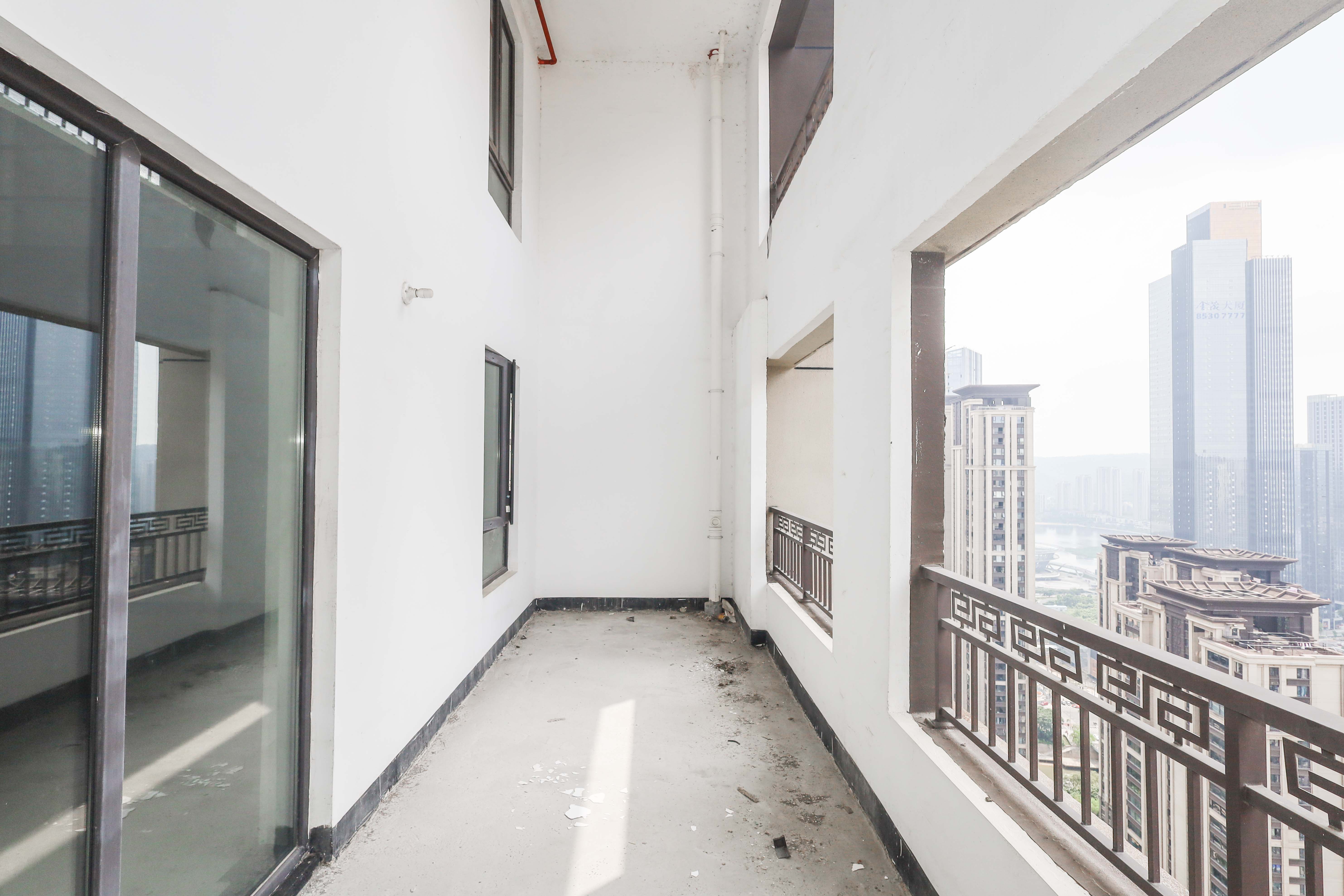 建发央著  4室2厅2卫   269.00万阳台