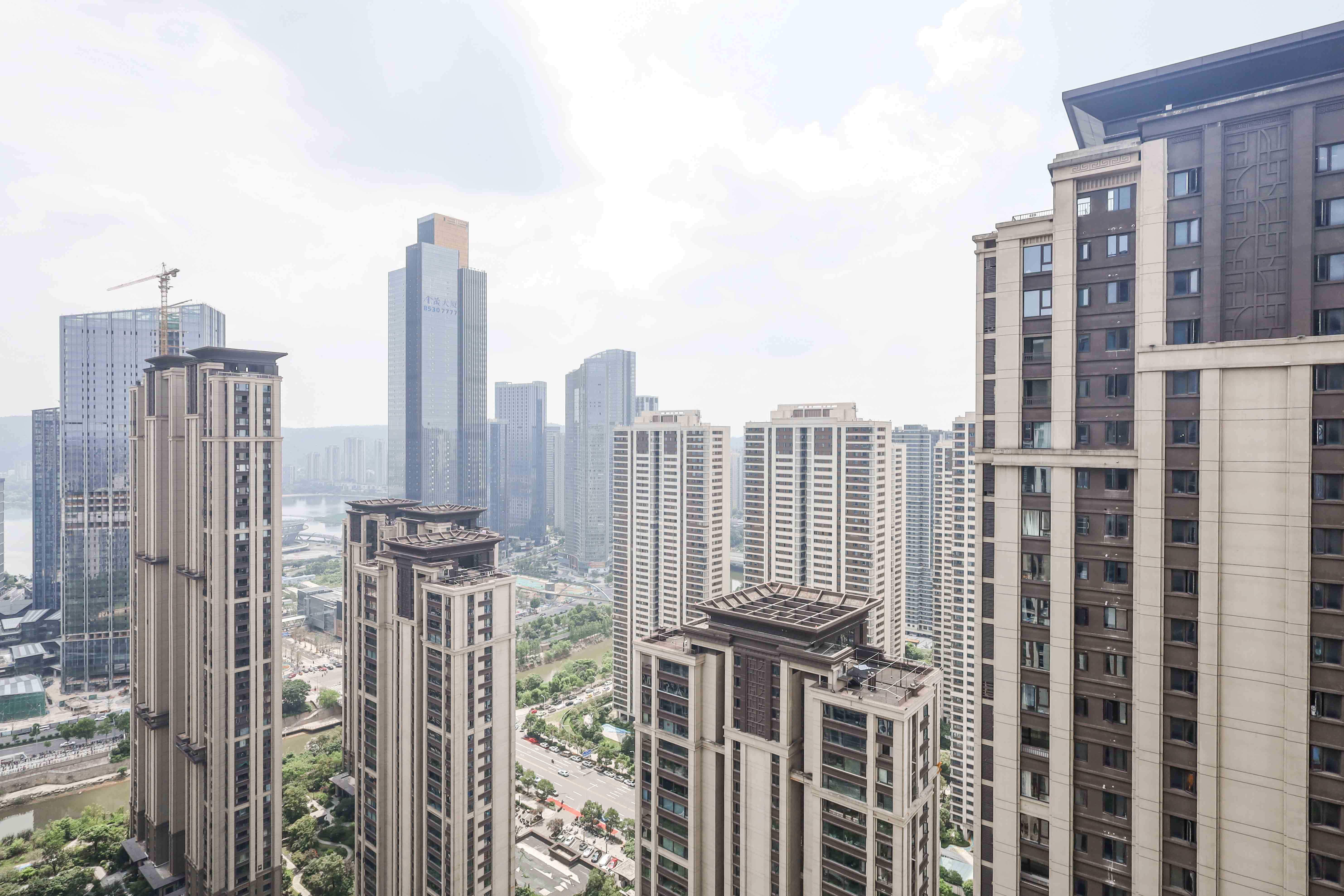 建发央著  4室2厅2卫   269.00万阳台