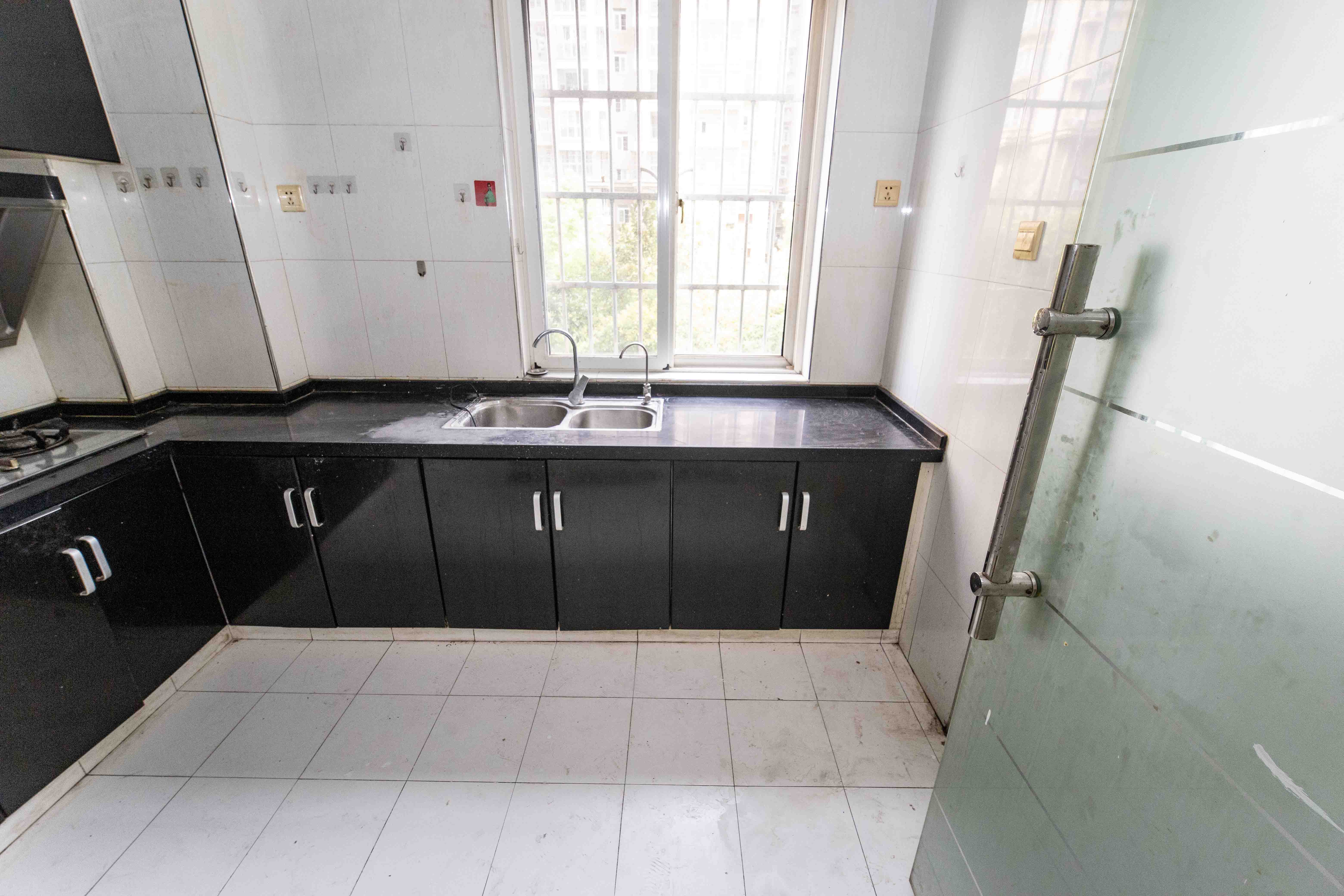 上河国际C区  4室2厅1卫    128.0万厨房