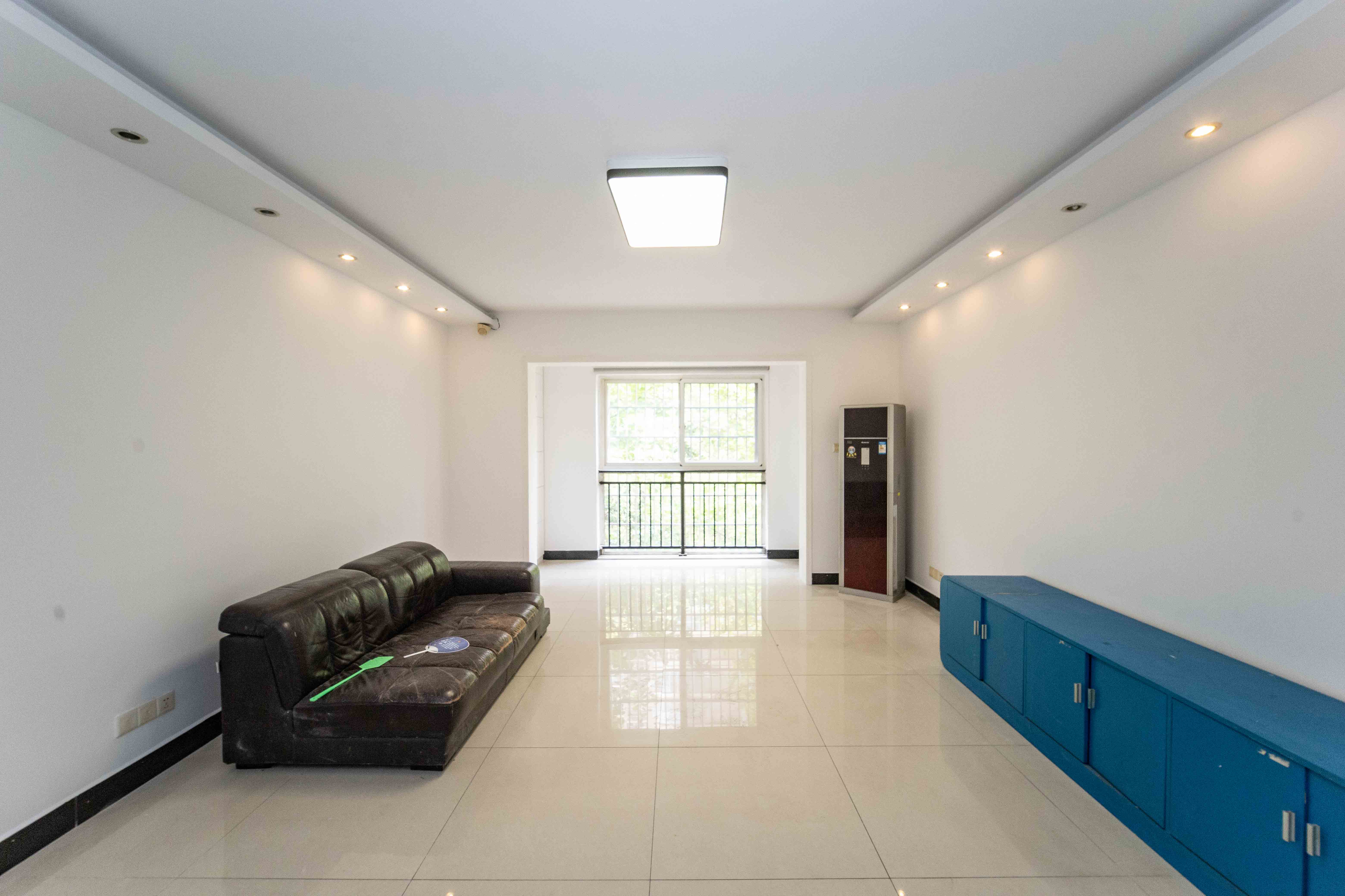 上河国际C区  4室2厅1卫    128.0万客厅