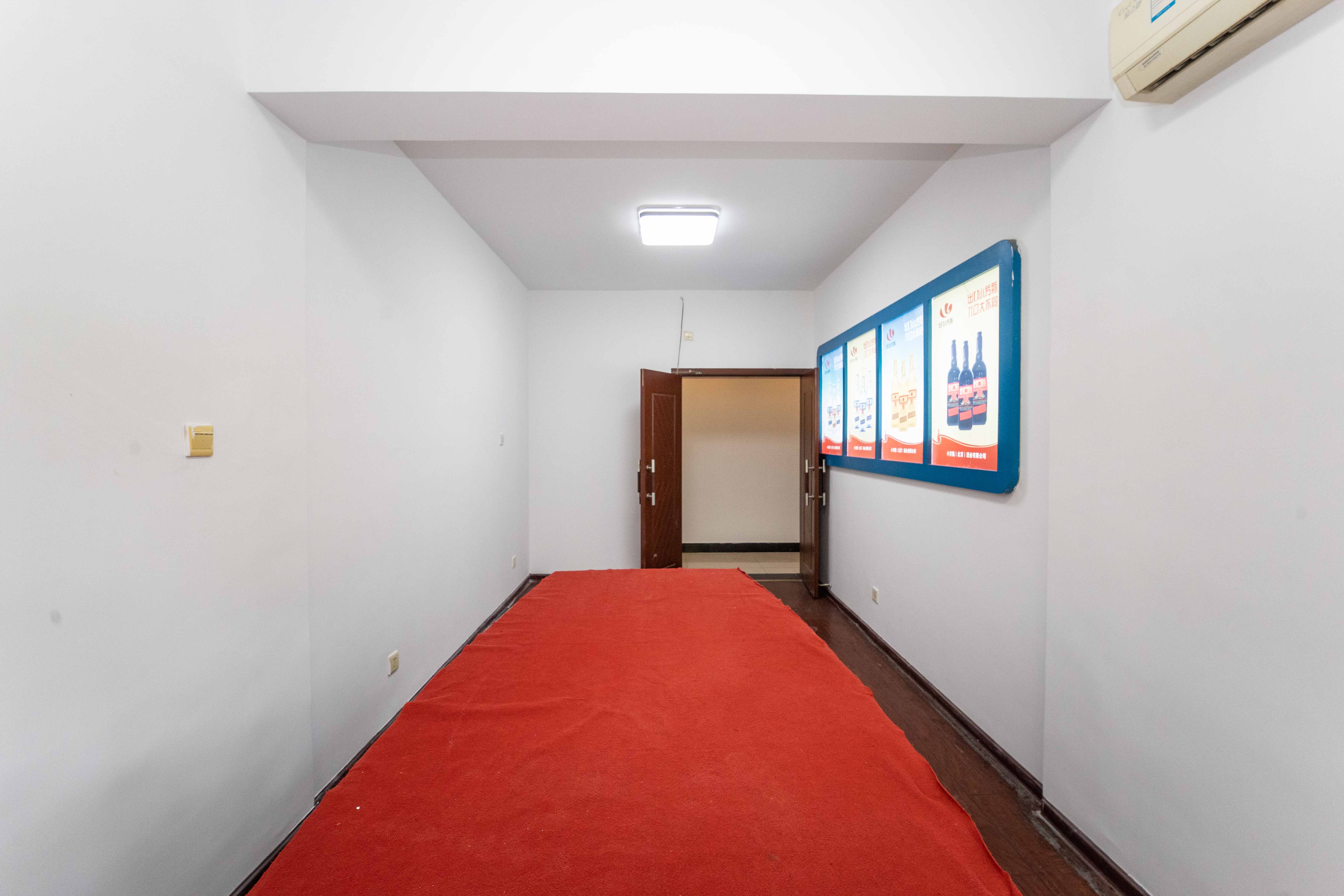 上河国际C区  4室2厅1卫    128.0万卧室