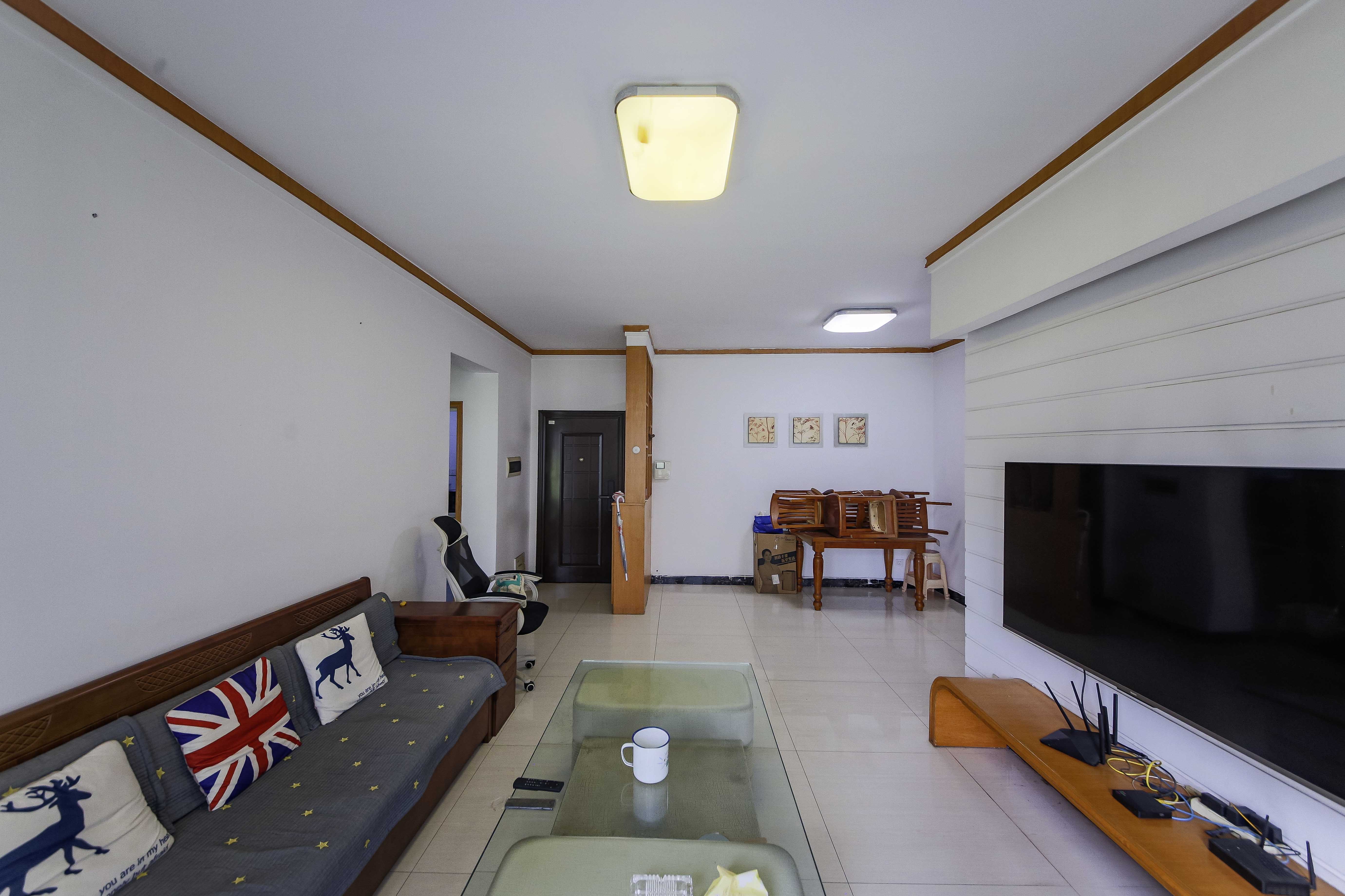 长大彩虹都  3室2厅2卫    77.0万 长大彩虹都  3室2厅2卫    77.0万客厅