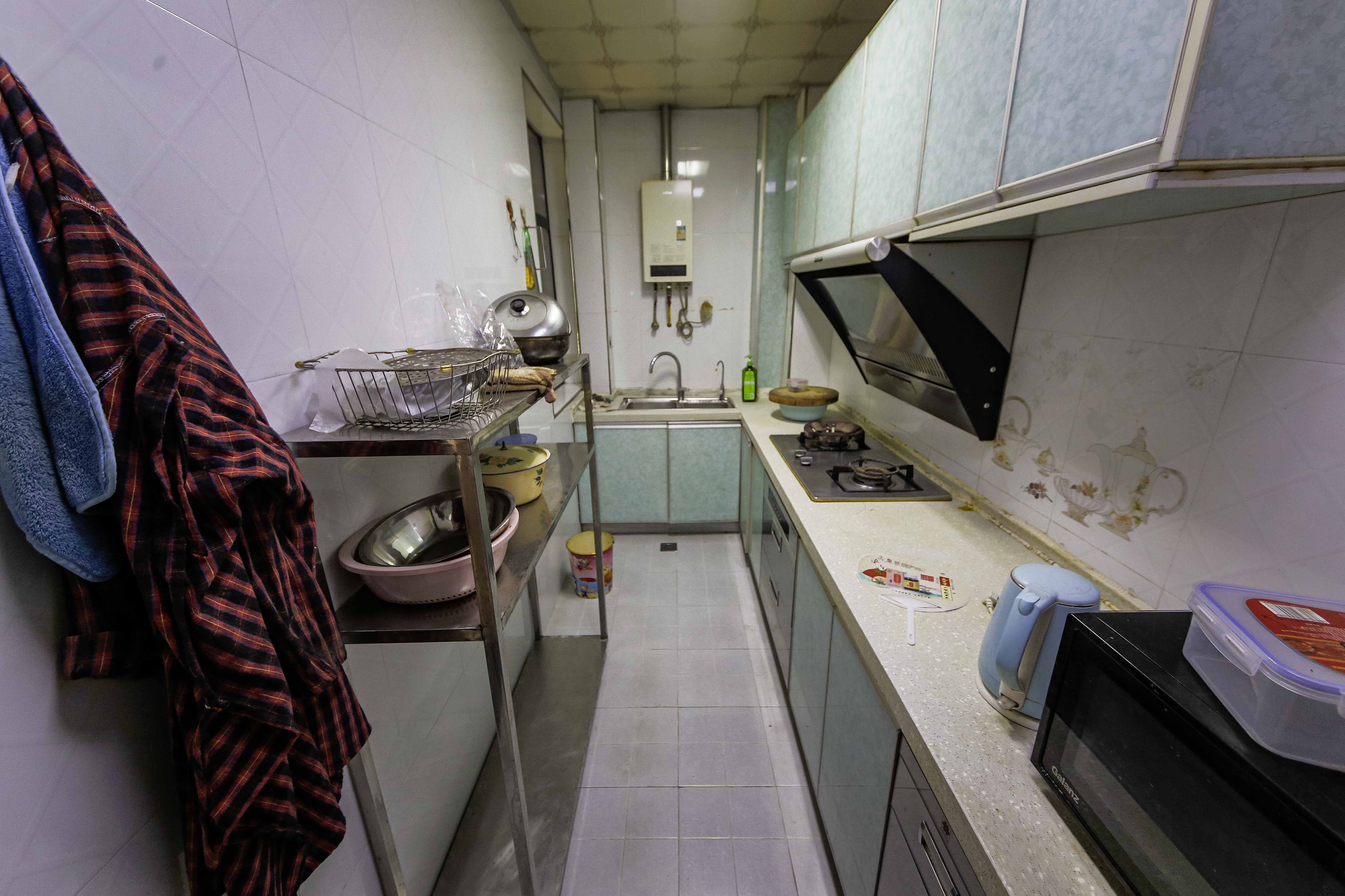 长大彩虹都  3室2厅2卫    77.0万 长大彩虹都  3室2厅2卫    77.0万厨房