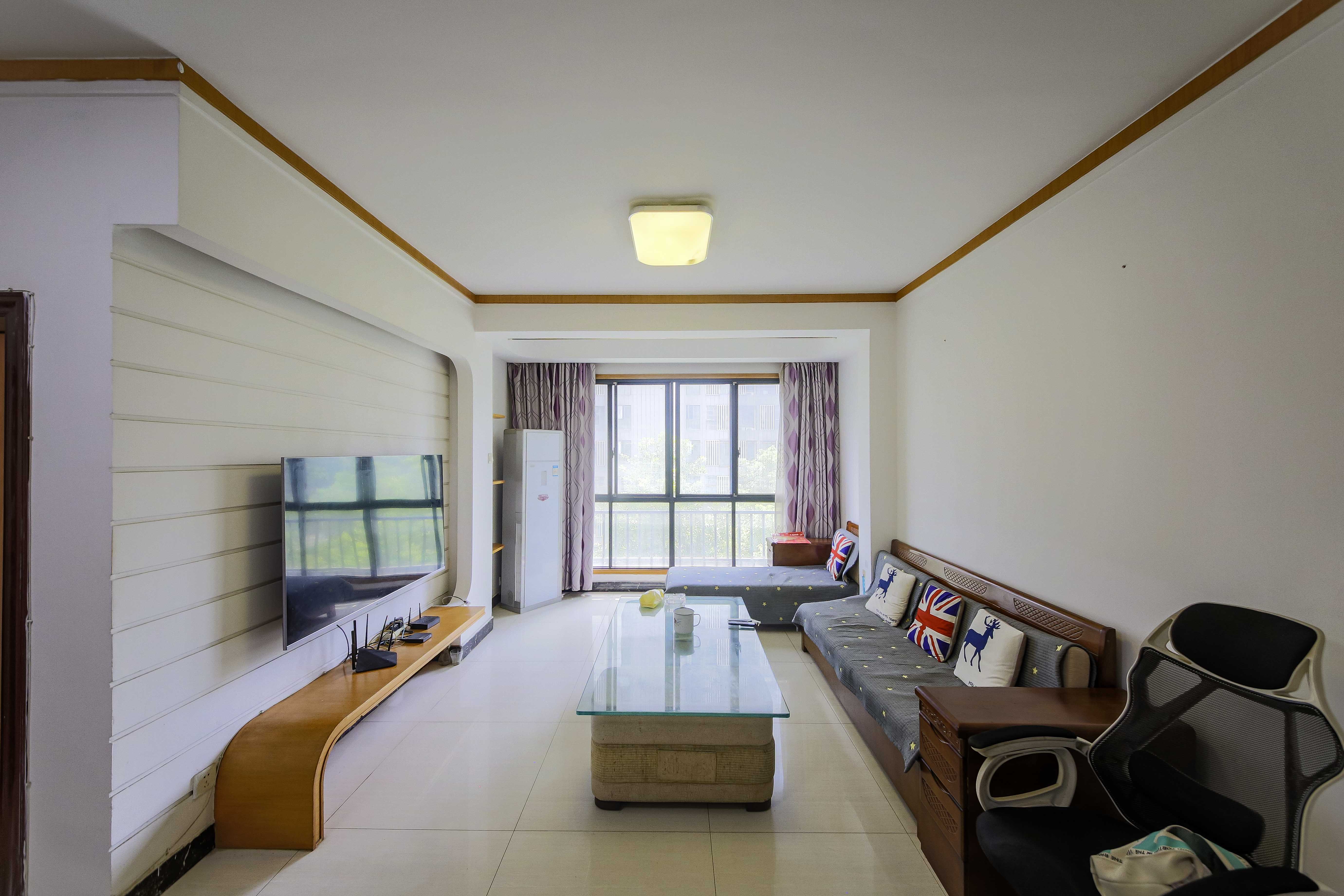 长大彩虹都  3室2厅2卫    77.0万 长大彩虹都  3室2厅2卫    77.0万客厅