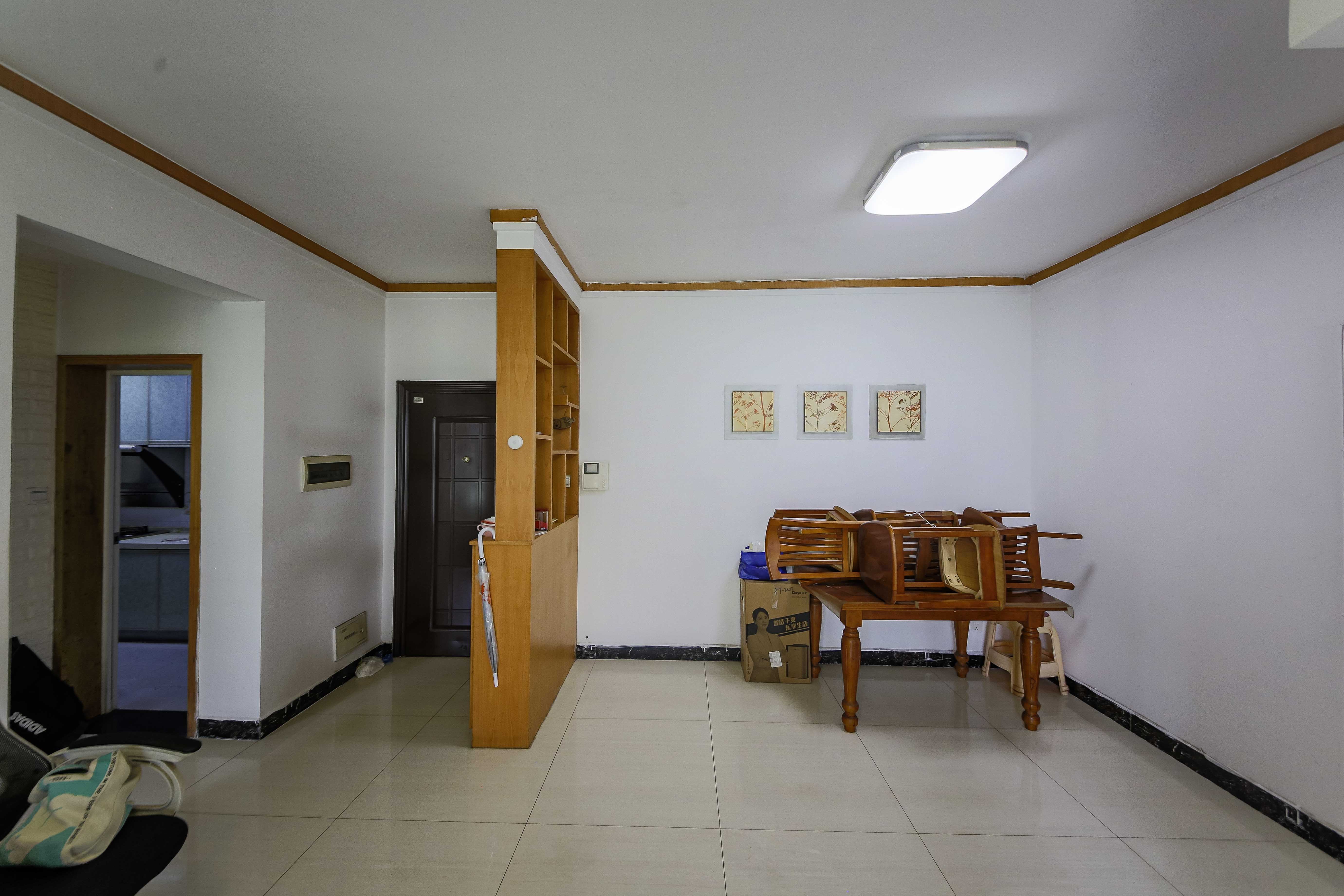 长大彩虹都  3室2厅2卫    77.0万 长大彩虹都  3室2厅2卫    77.0万客厅